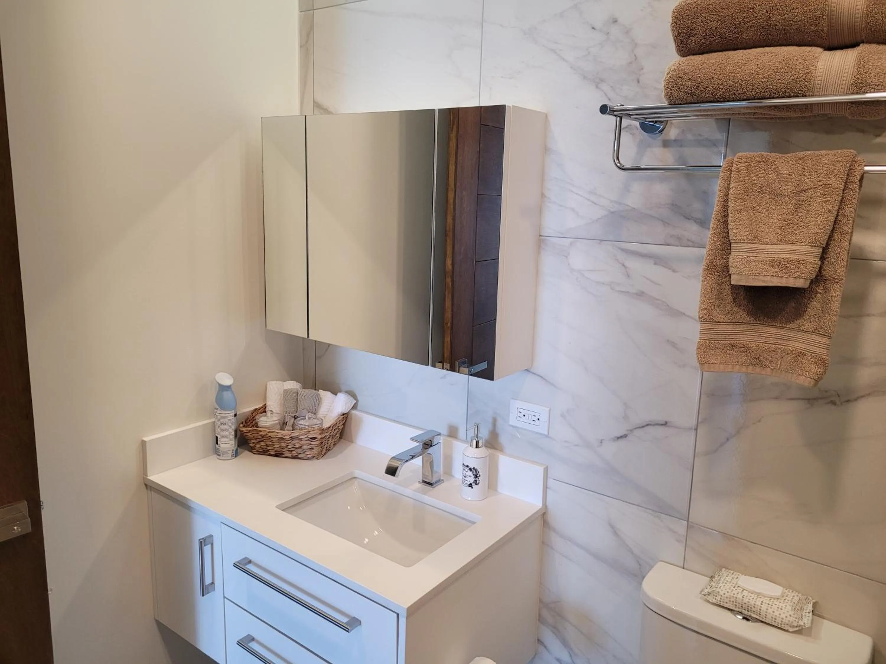 Bathroom in Seafront Condo Pool and Jacuzzi
