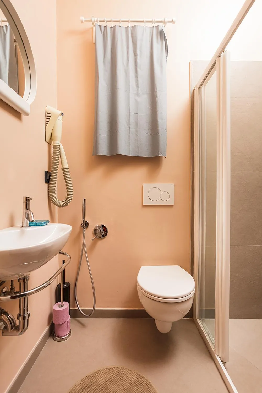 Toilet in Hotel Paris