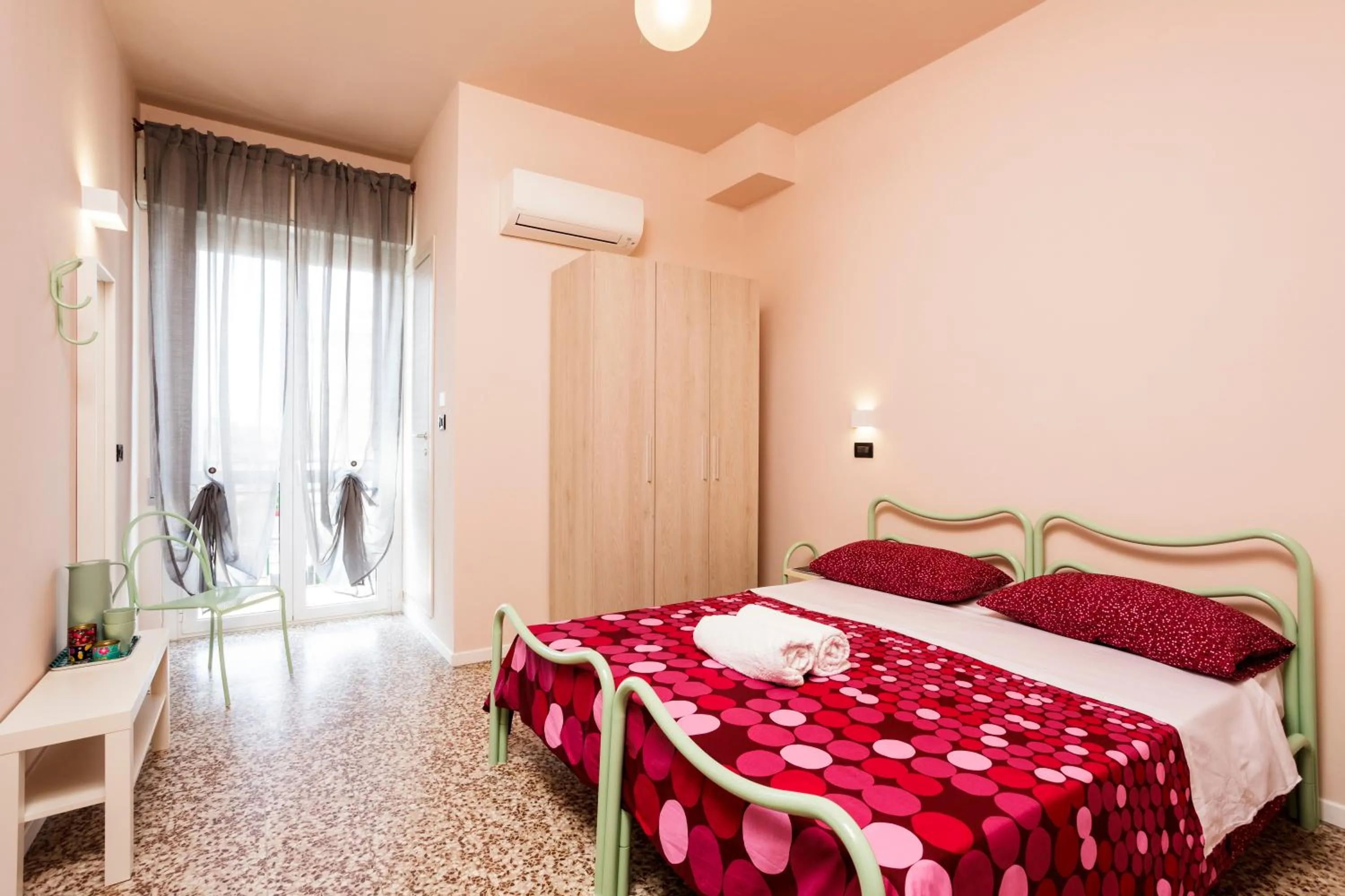 Photo of the whole room in Hotel Paris