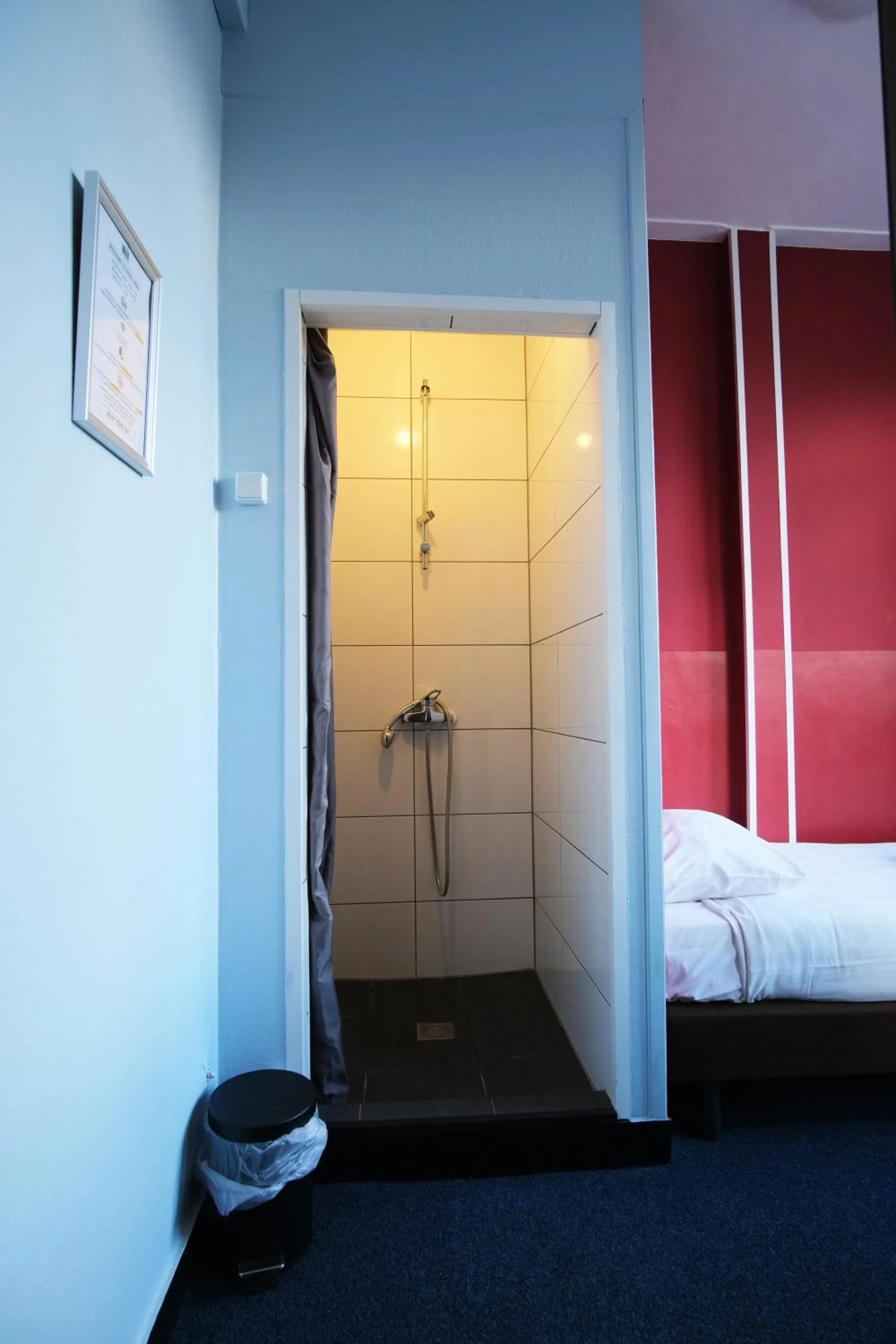 Shower, Bed in Hotel Abba