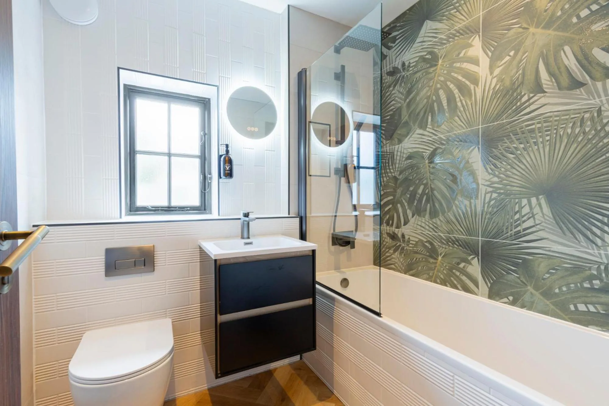 Bathroom in Wainstones Hotel