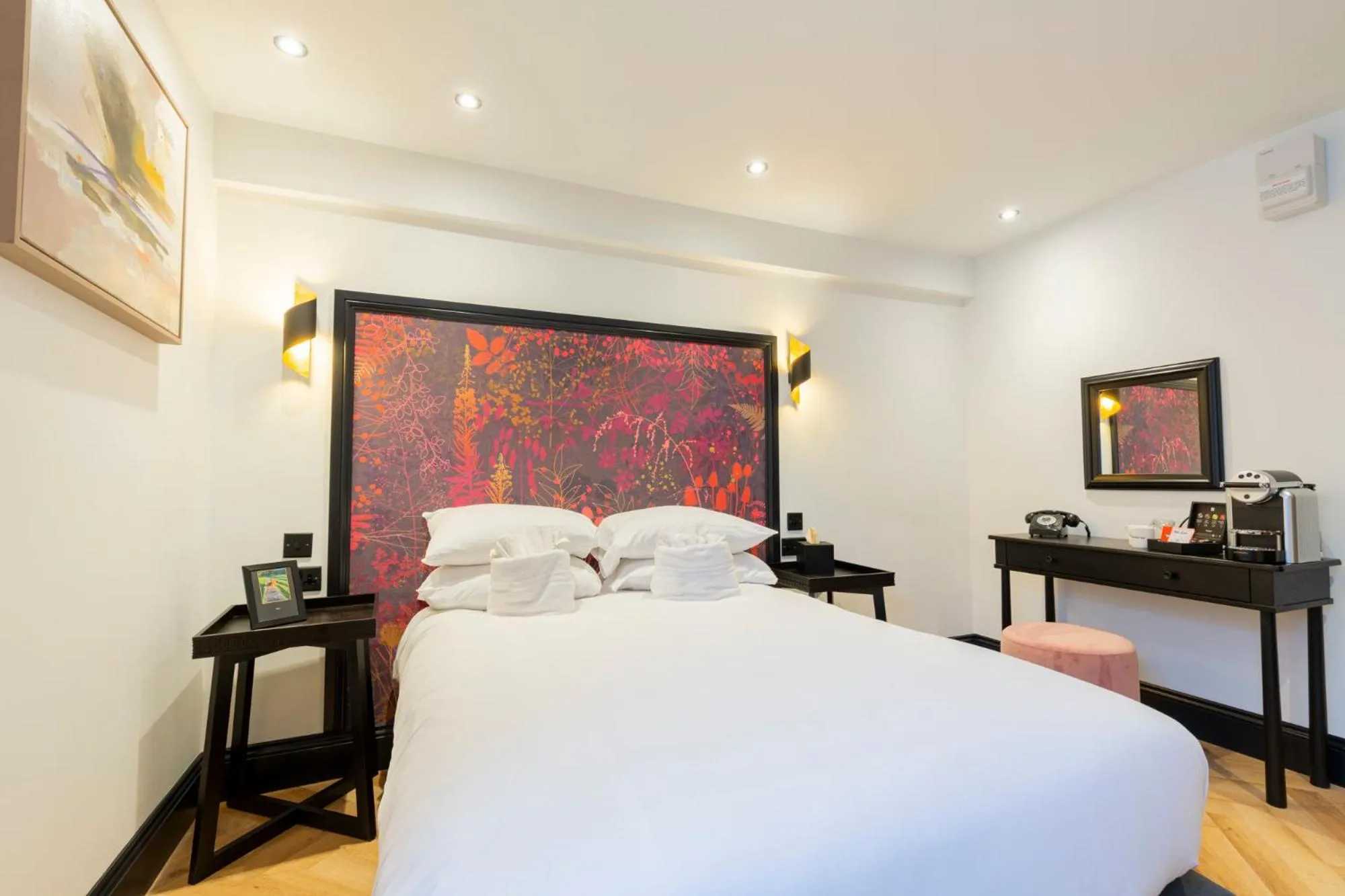 Bedroom, Bed in Wainstones Hotel