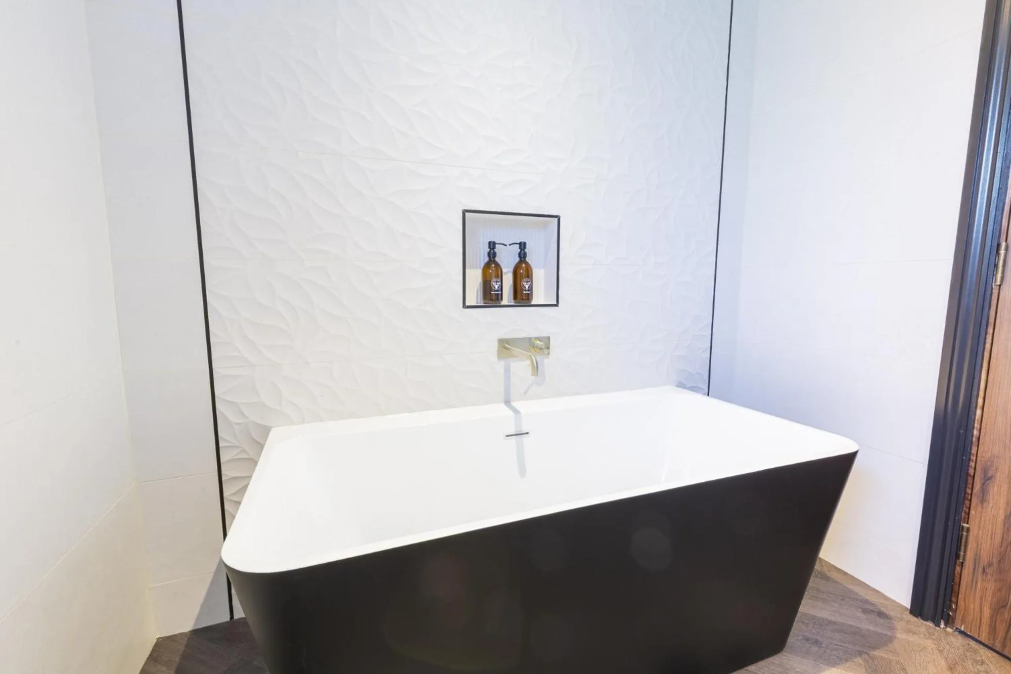 Bathroom in Wainstones Hotel