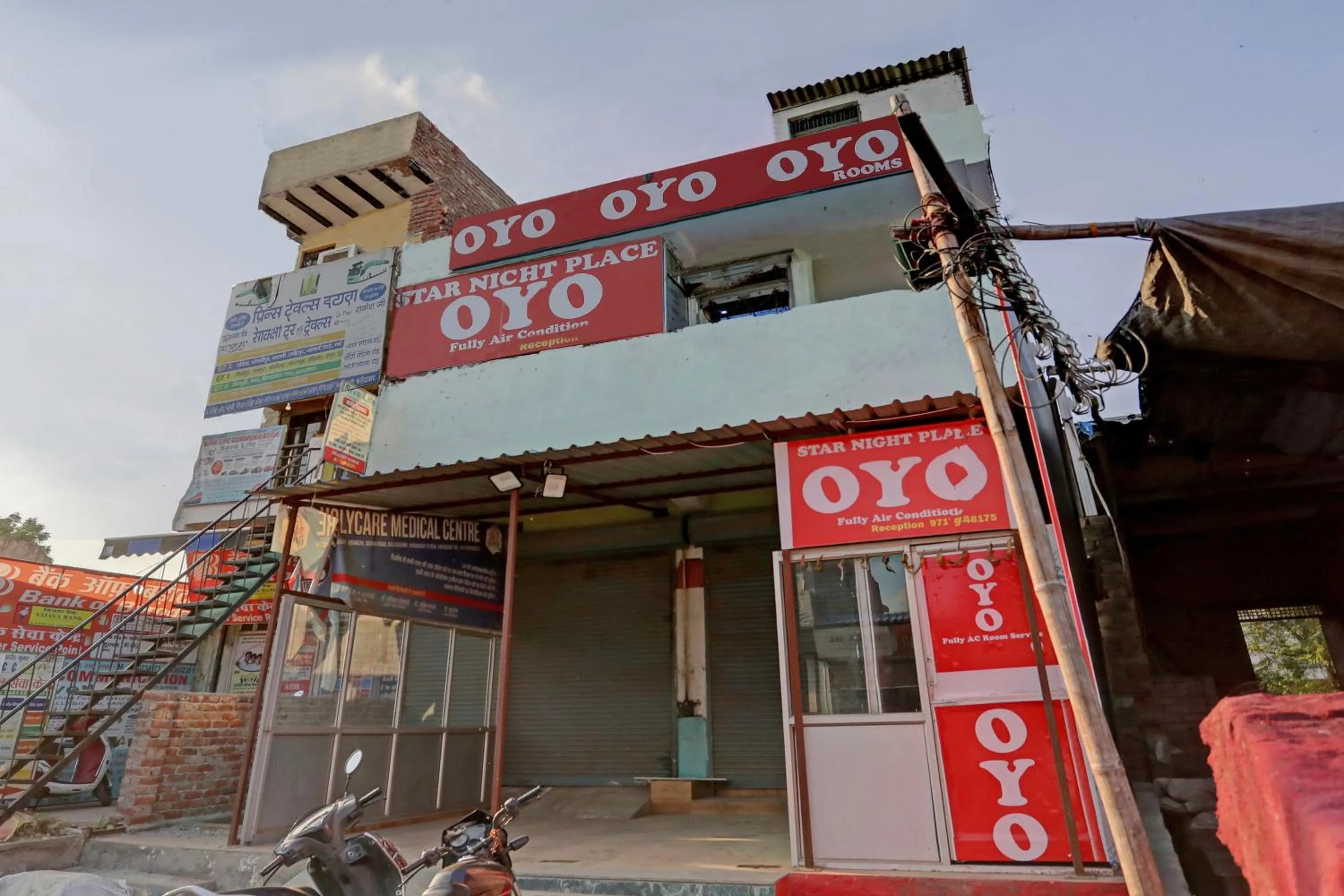 Facade/entrance in Hotel O Star Night Place