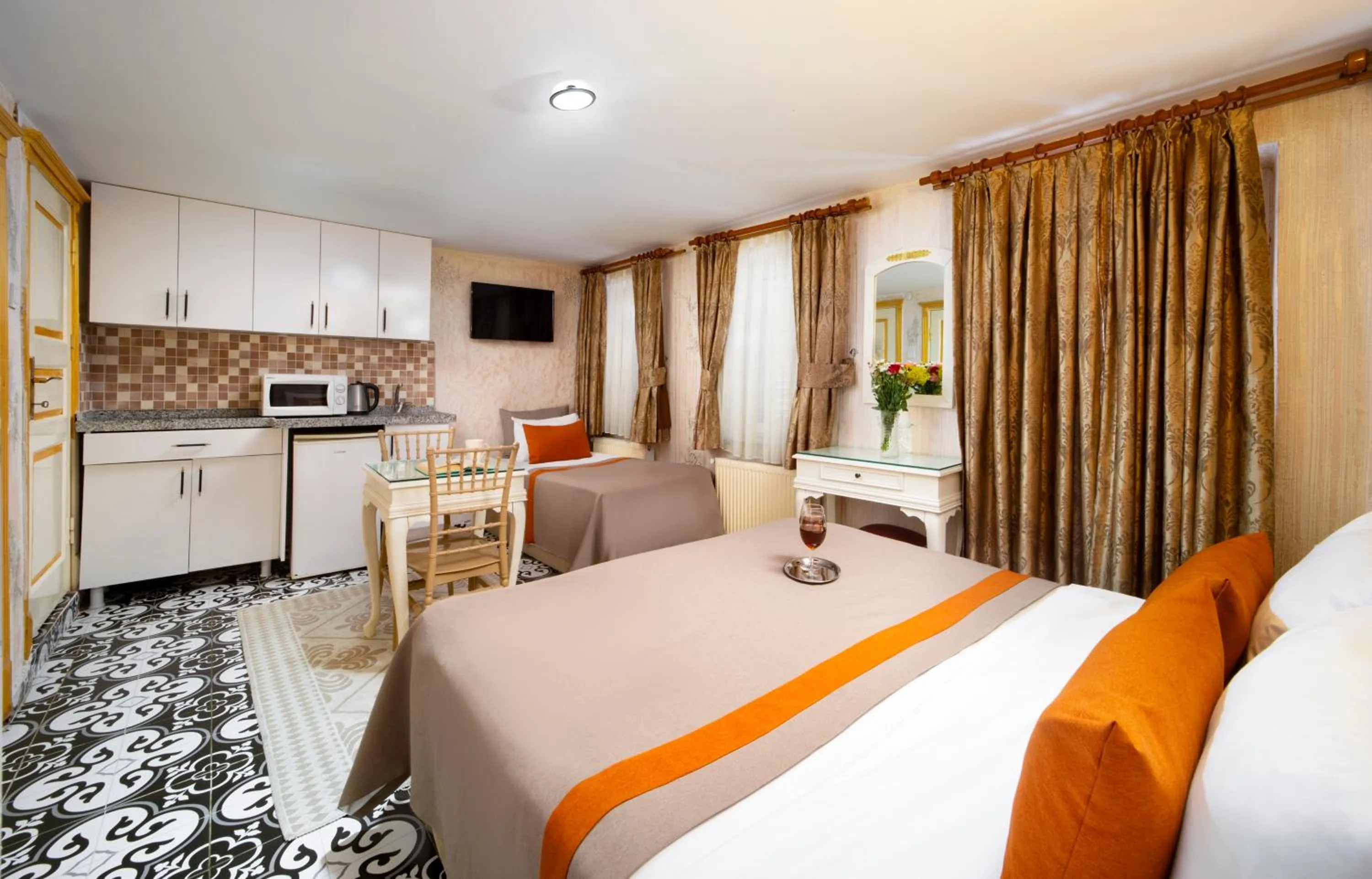 TV and multimedia, Bed in Alhambra Apart Hotel