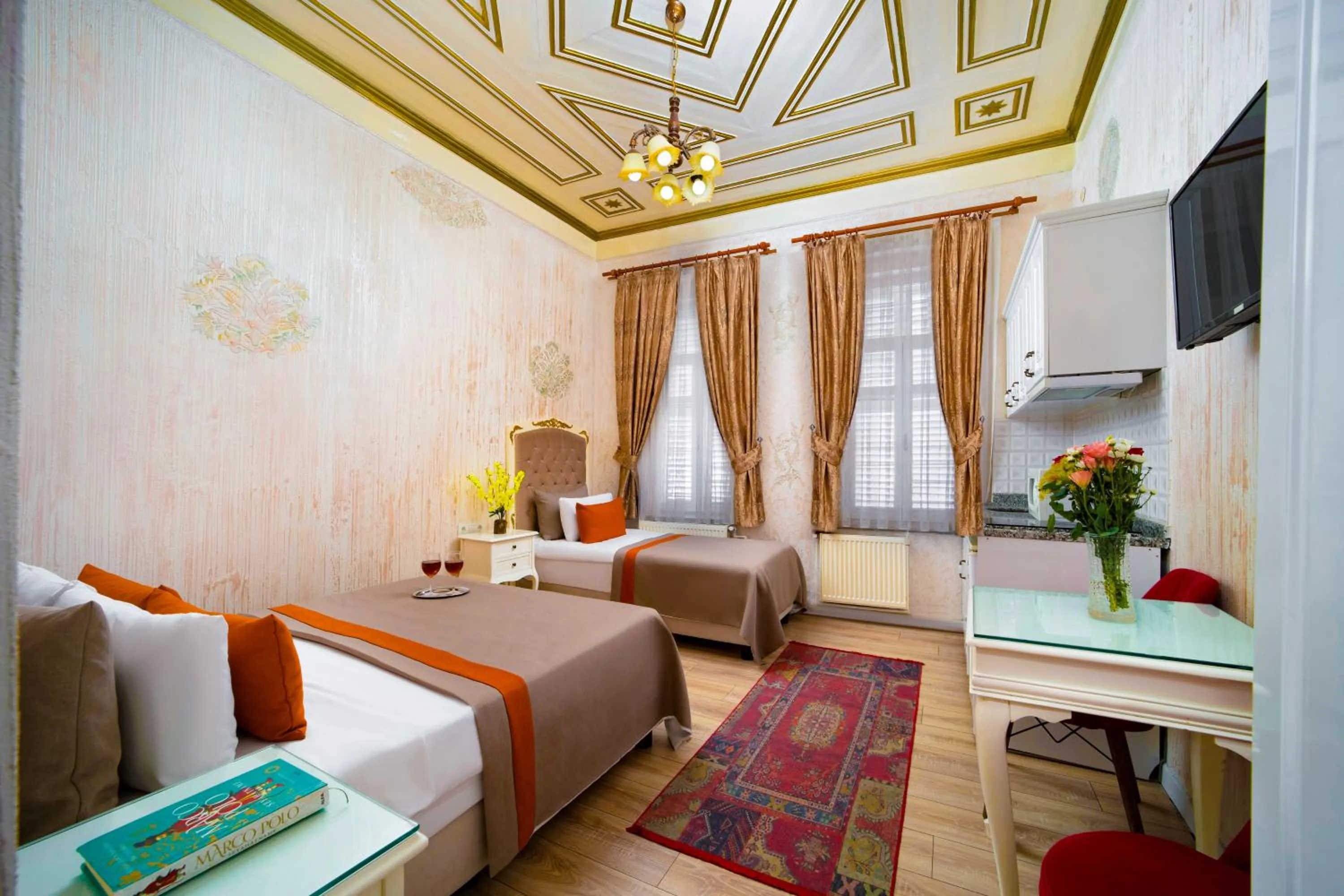 Photo of the whole room, Bed in Alhambra Apart Hotel