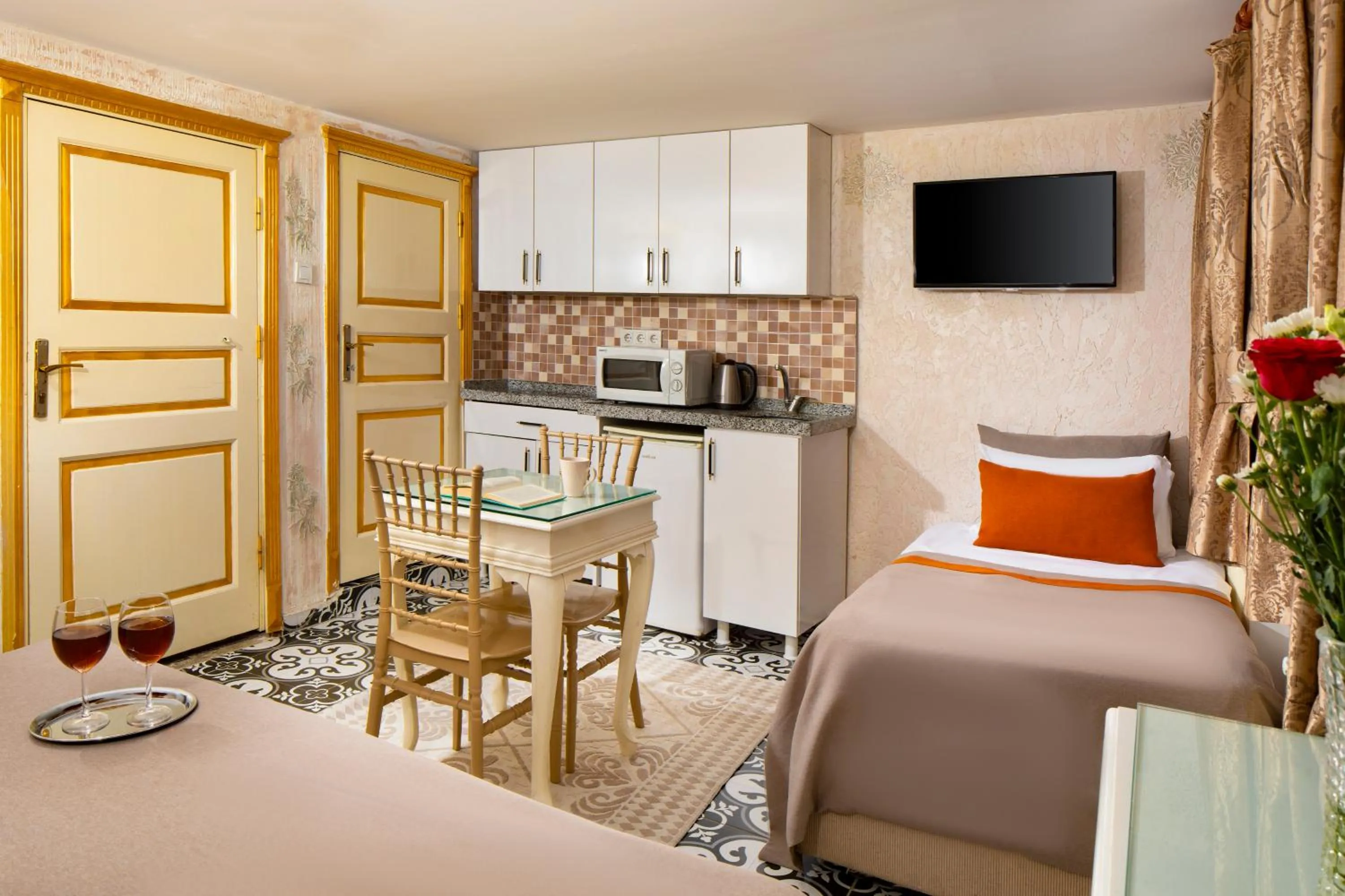 TV and multimedia, Bed in Alhambra Apart Hotel