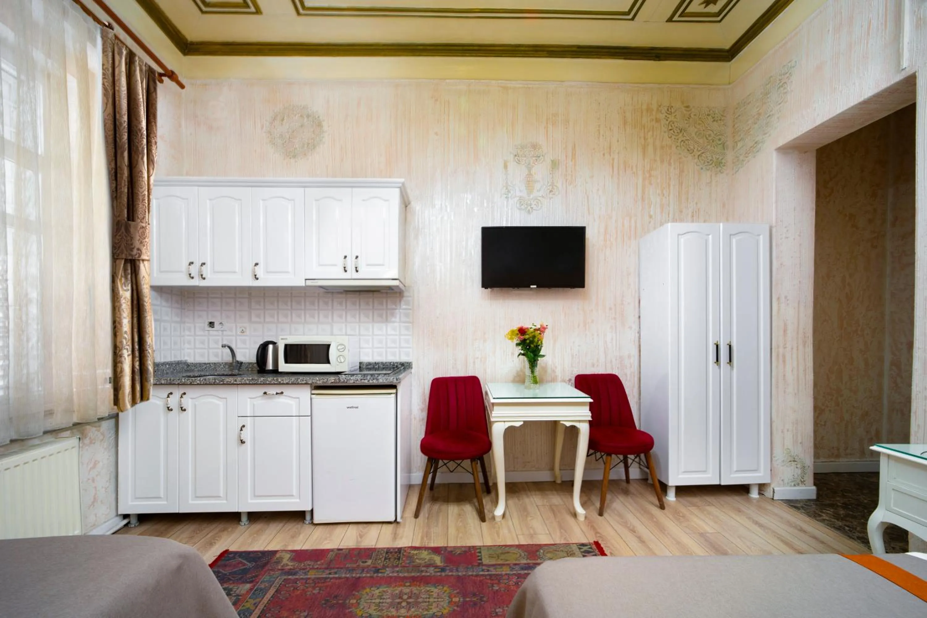 TV and multimedia in Alhambra Apart Hotel