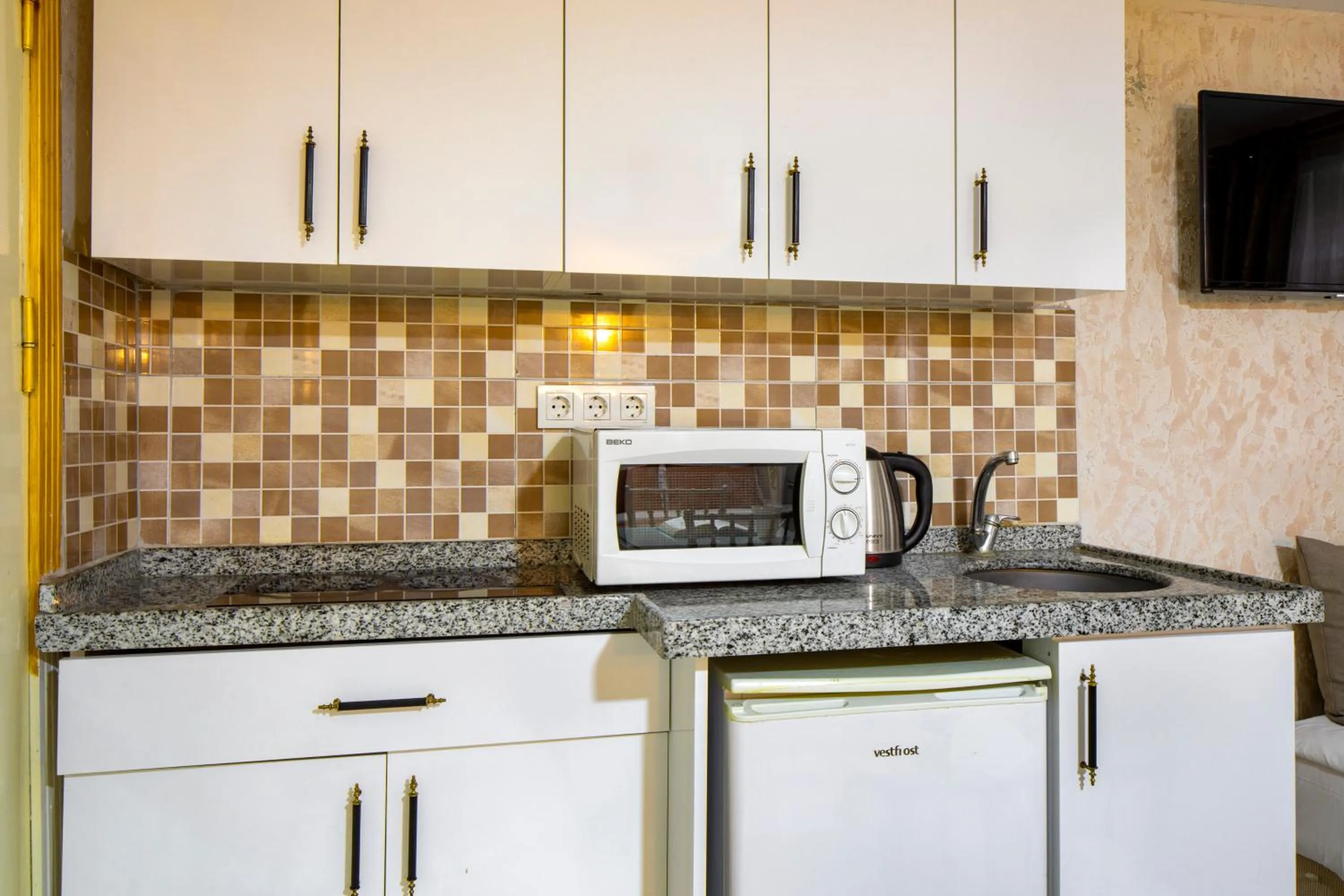 microwave in Alhambra Apart Hotel