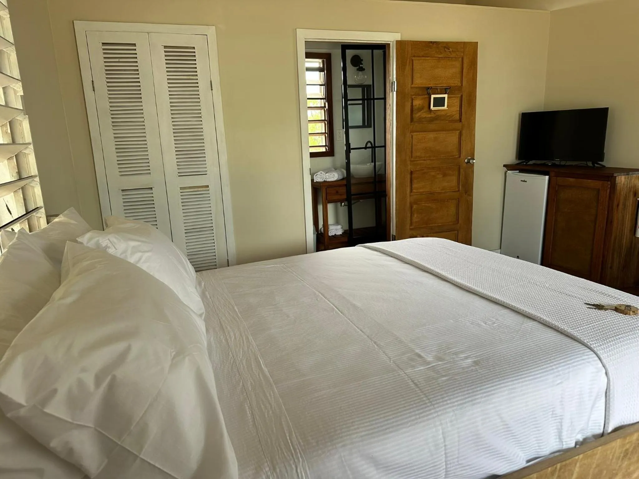 Photo of the whole room, Bed in Belizima Eco Resort