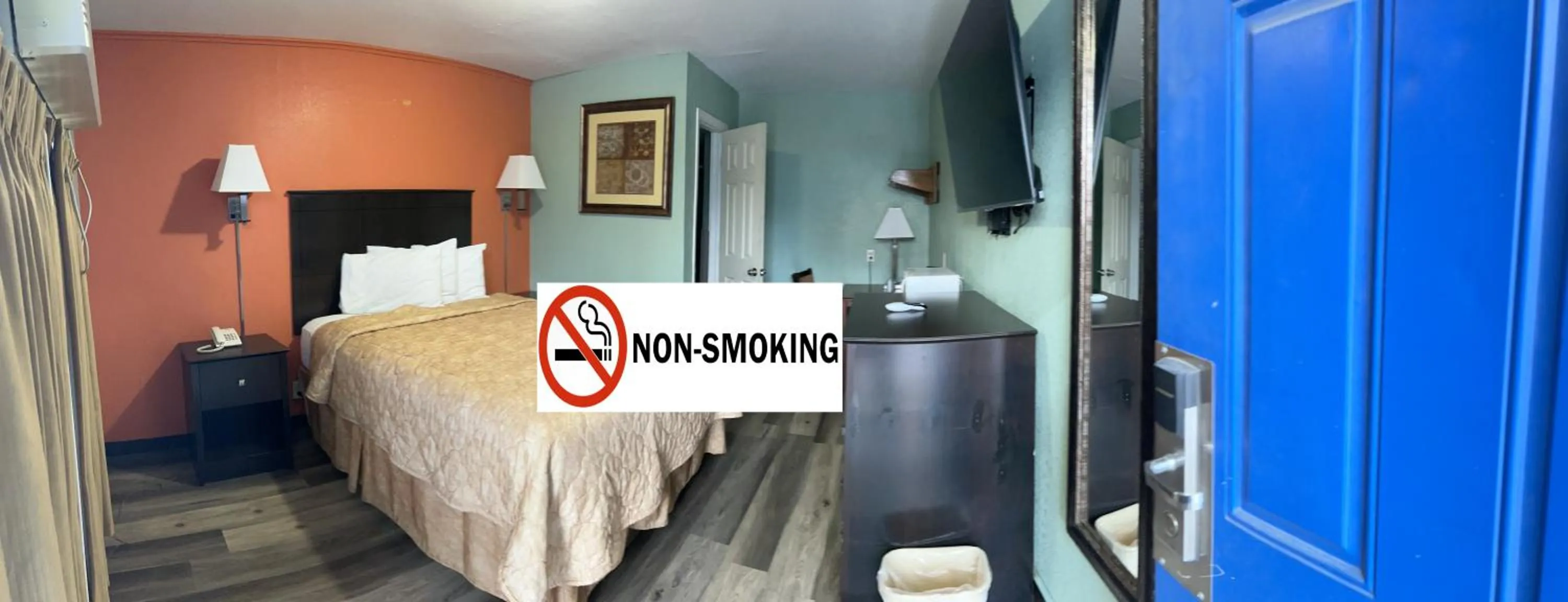 TV and multimedia, Bed in Town & Country Motel