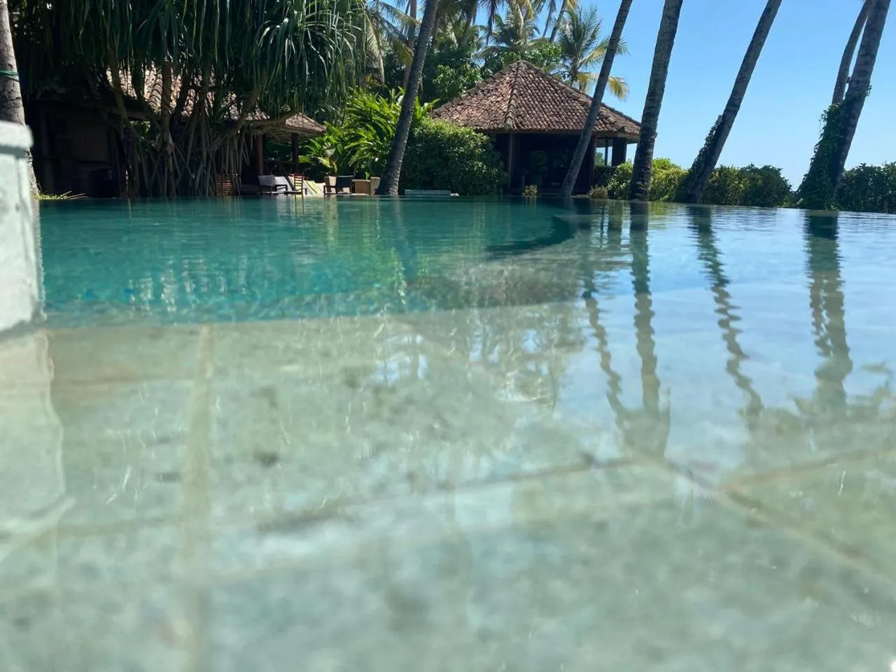 Swimming pool in Rockside Cabanas Hotel