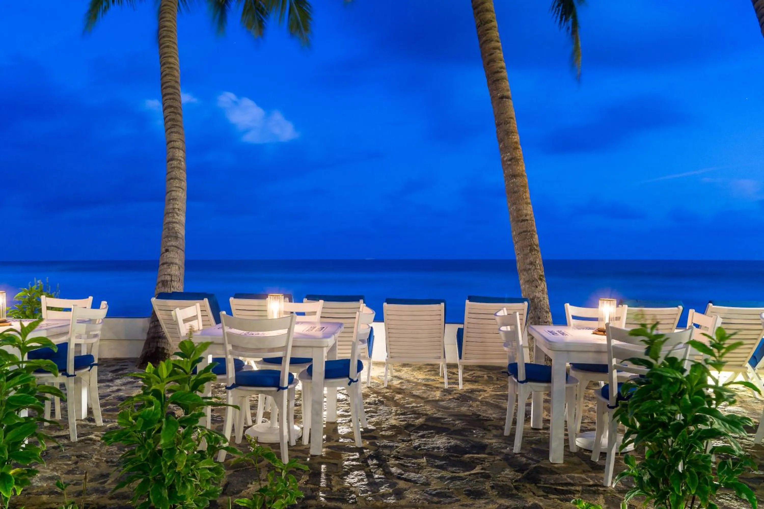 Restaurant/places to eat in Rockside Cabanas Hotel