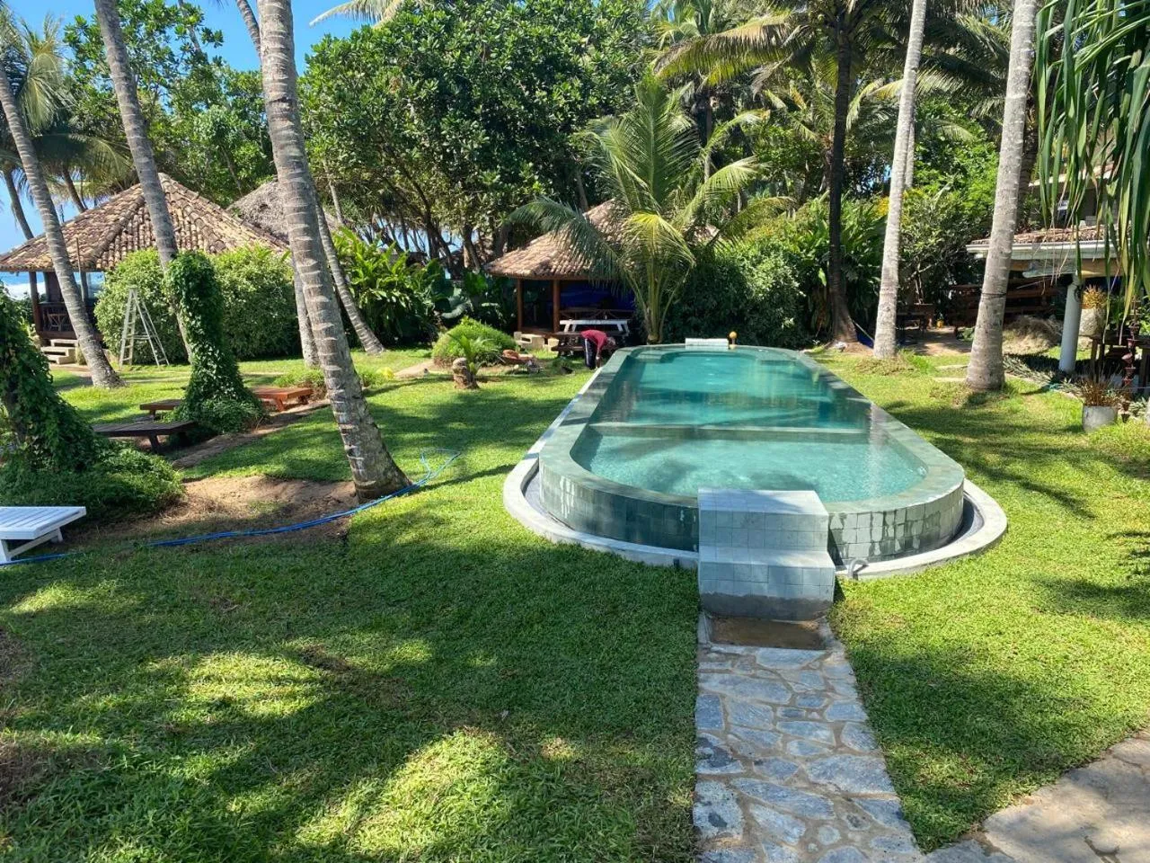Swimming pool in Rockside Cabanas Hotel