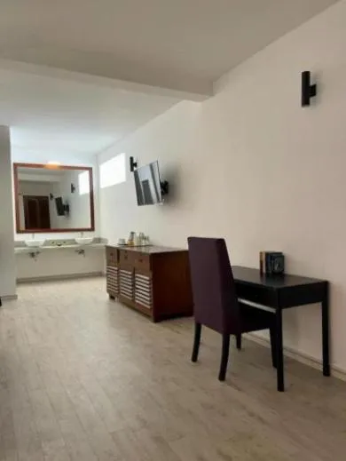 Rockside Cabanas Hotel