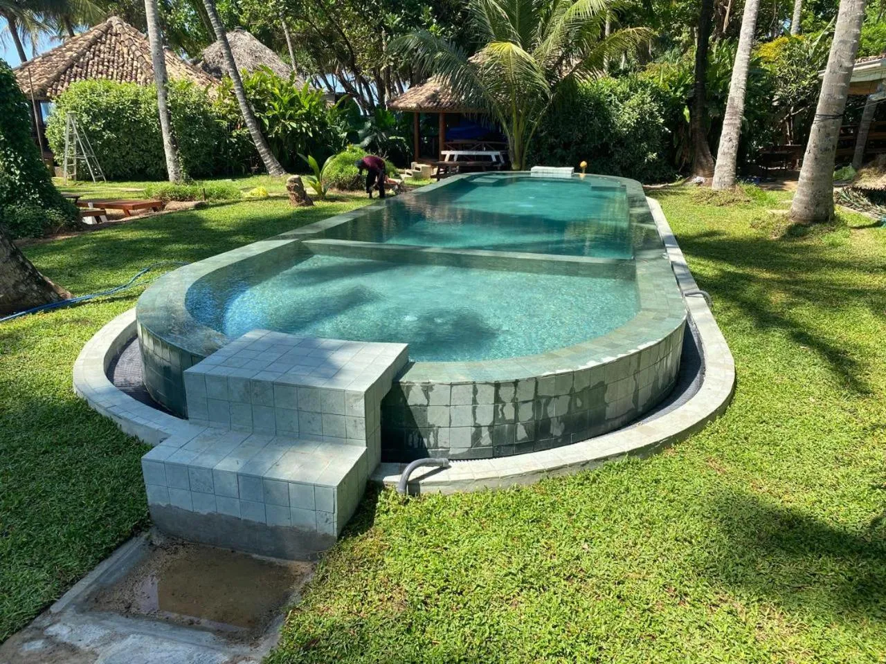 Swimming pool in Rockside Cabanas Hotel