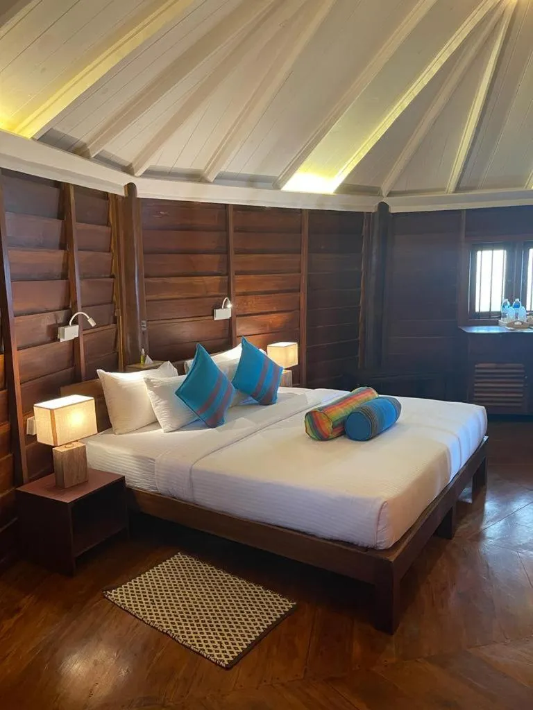 Bedroom, Bed in Rockside Cabanas Hotel