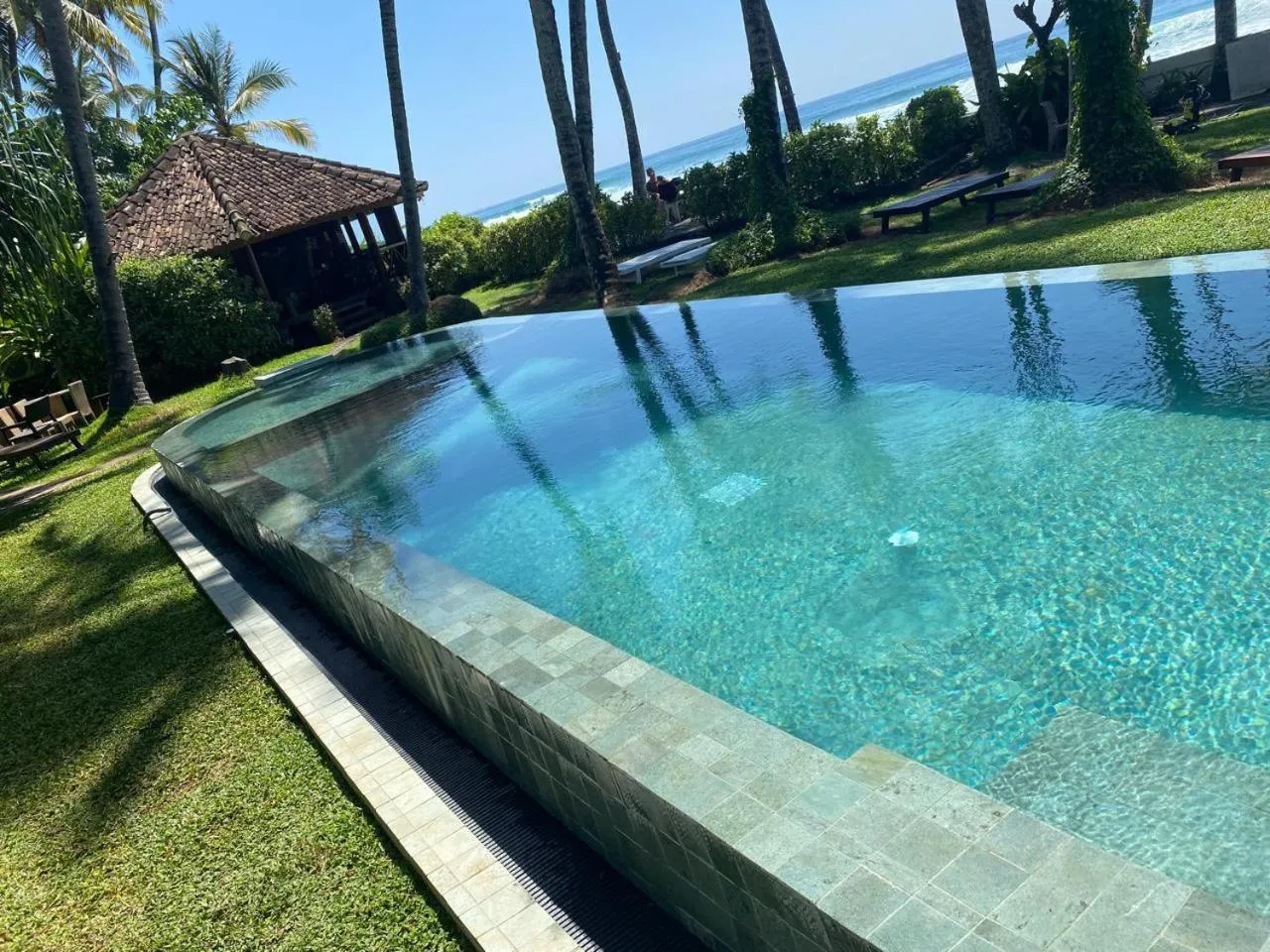 Swimming pool in Rockside Cabanas Hotel