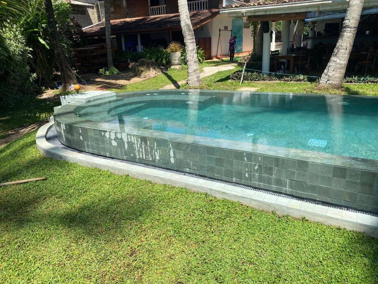 Swimming pool in Rockside Cabanas Hotel
