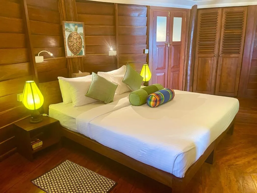 Bedroom, Bed in Rockside Cabanas Hotel