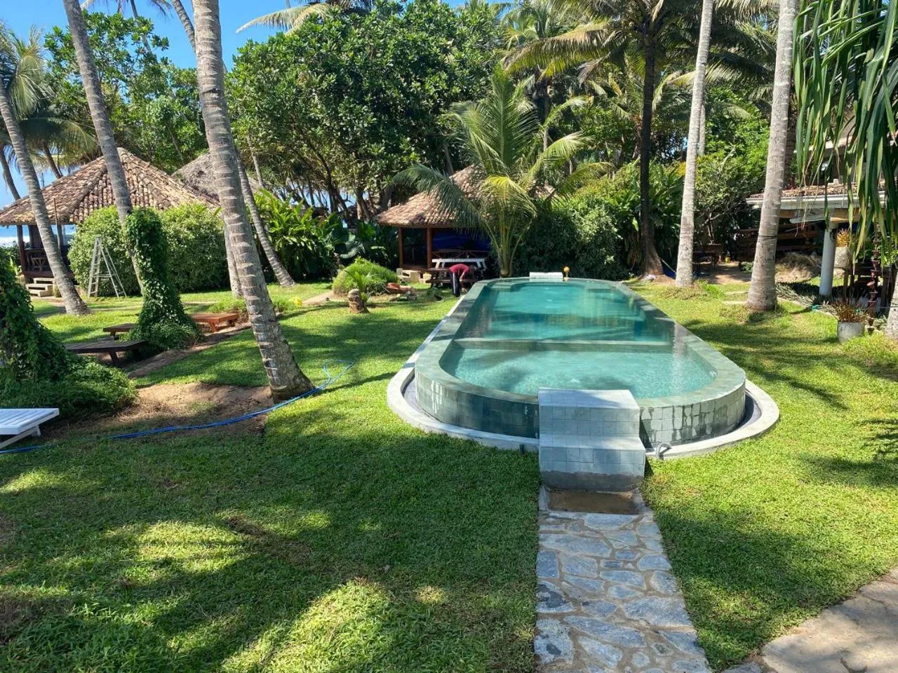 Swimming pool in Rockside Cabanas Hotel