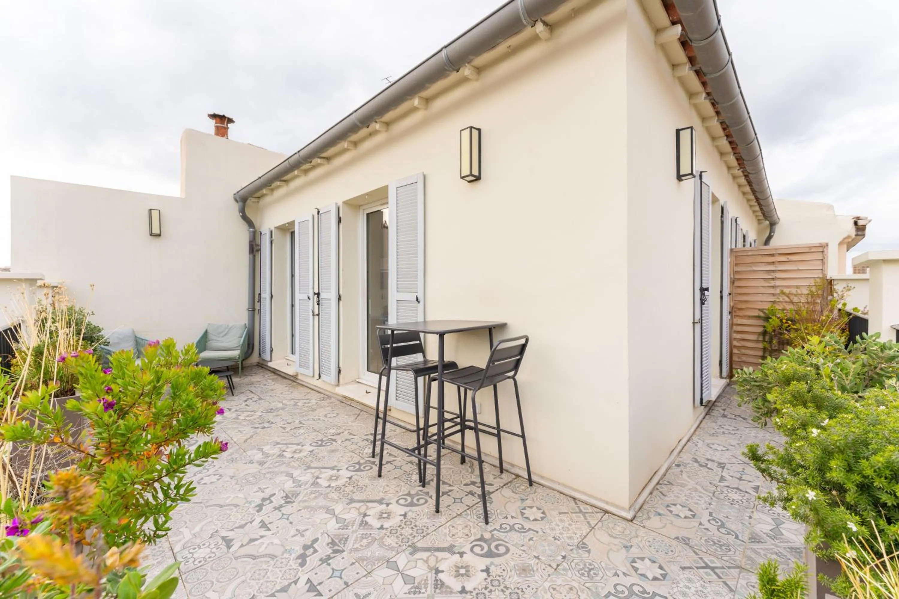 PARADISE Earth & Sea