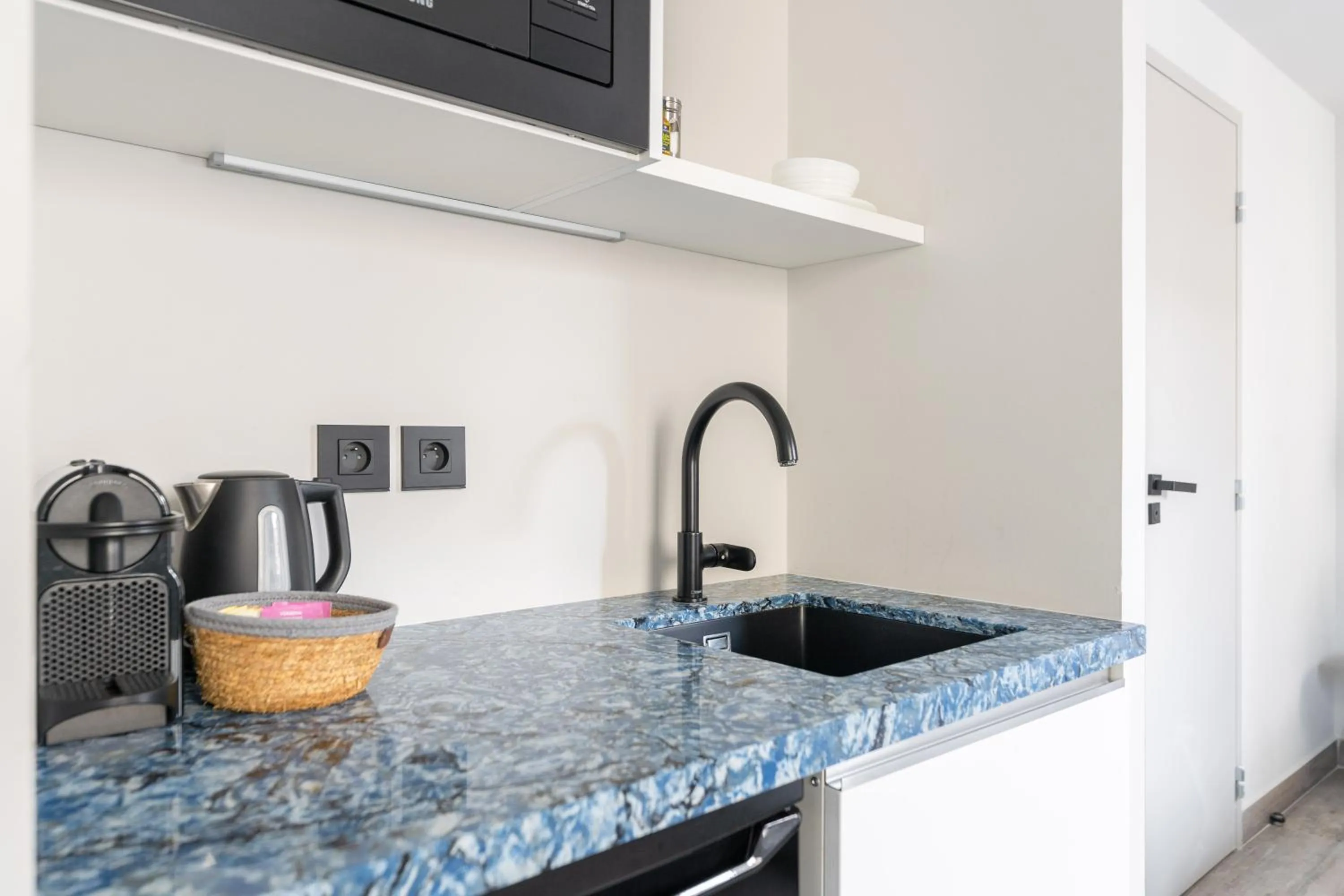 PARADISE Earth & Sea