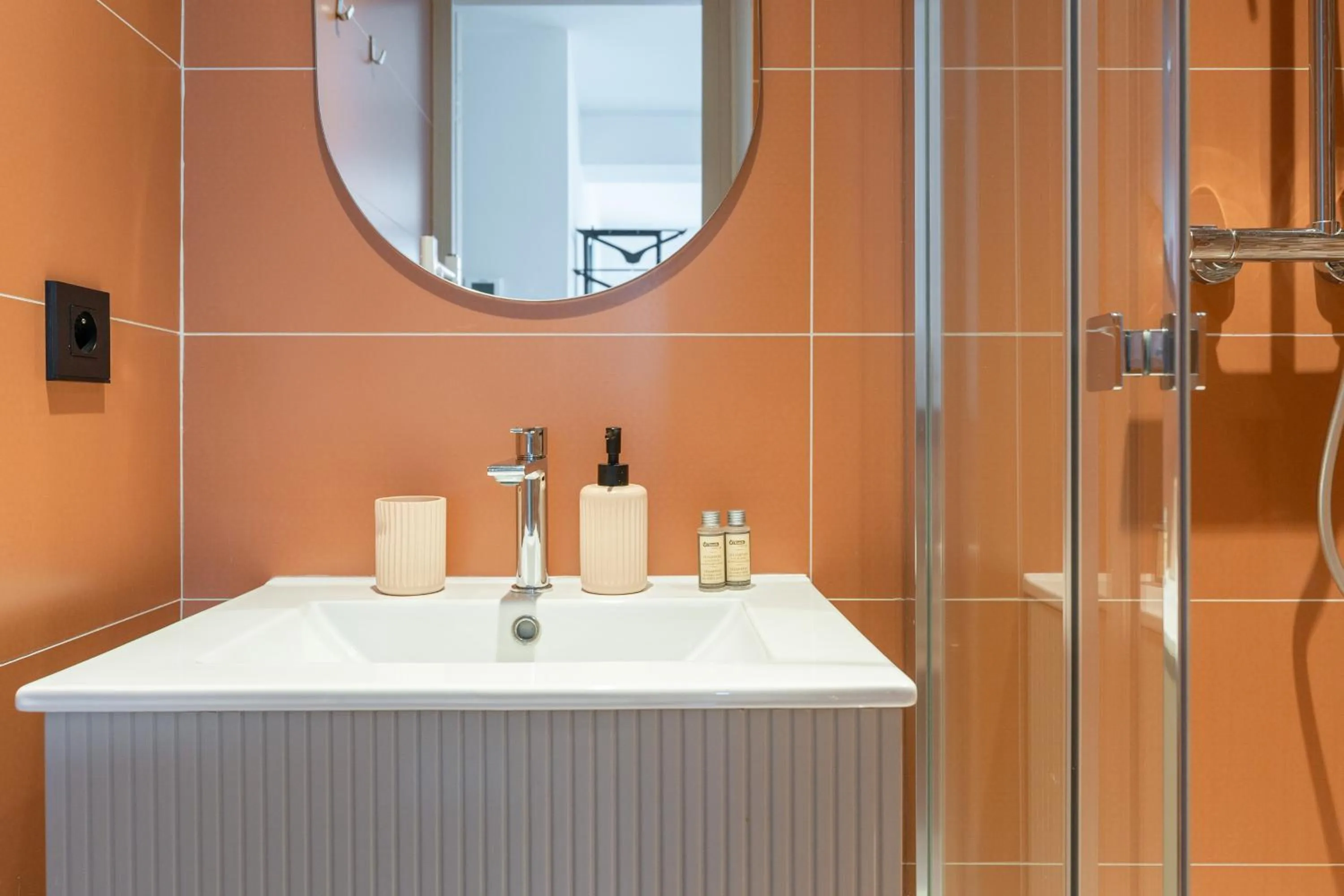 PARADISE Earth & Sea