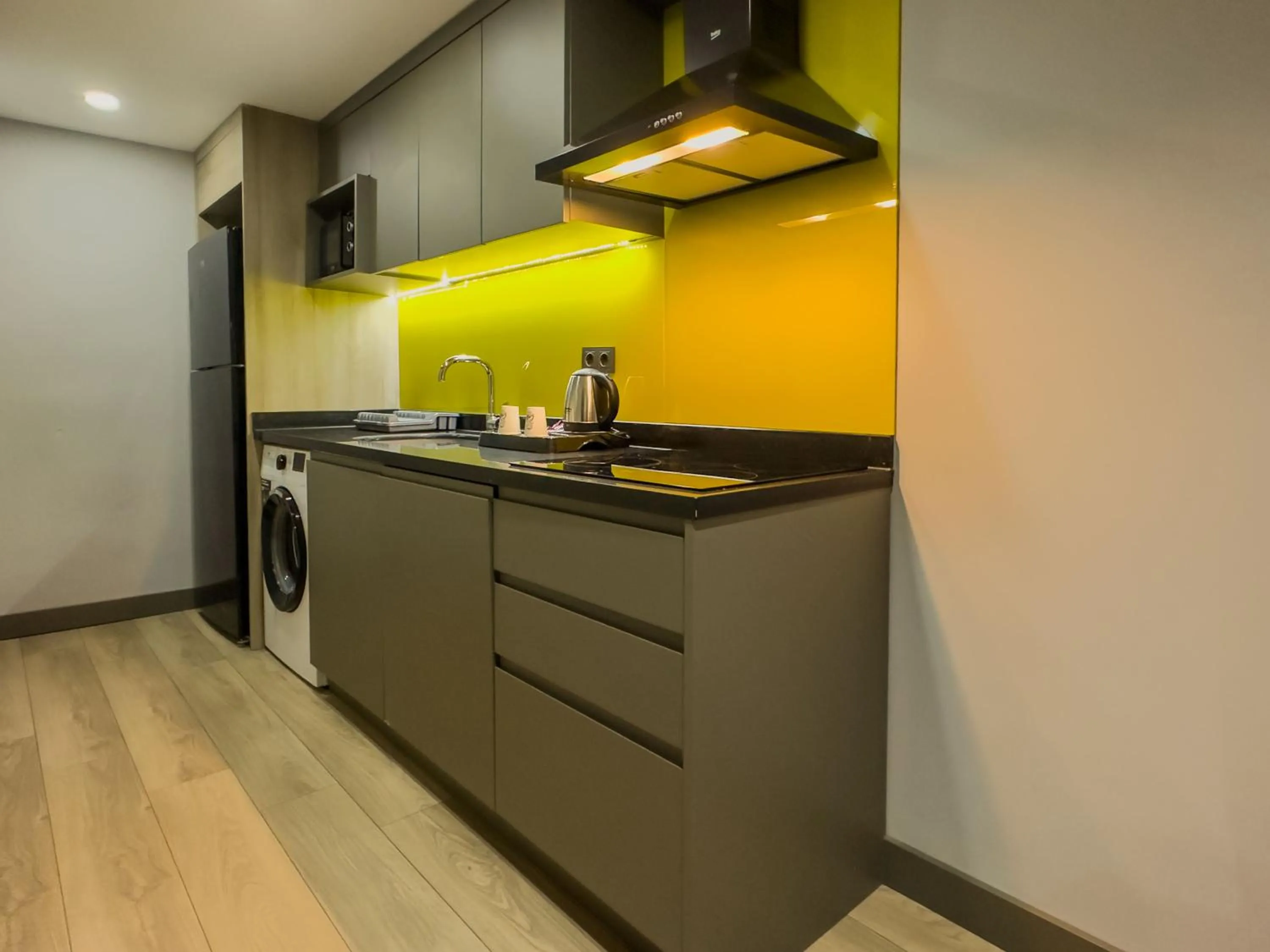 kitchen in Leaf River Suites