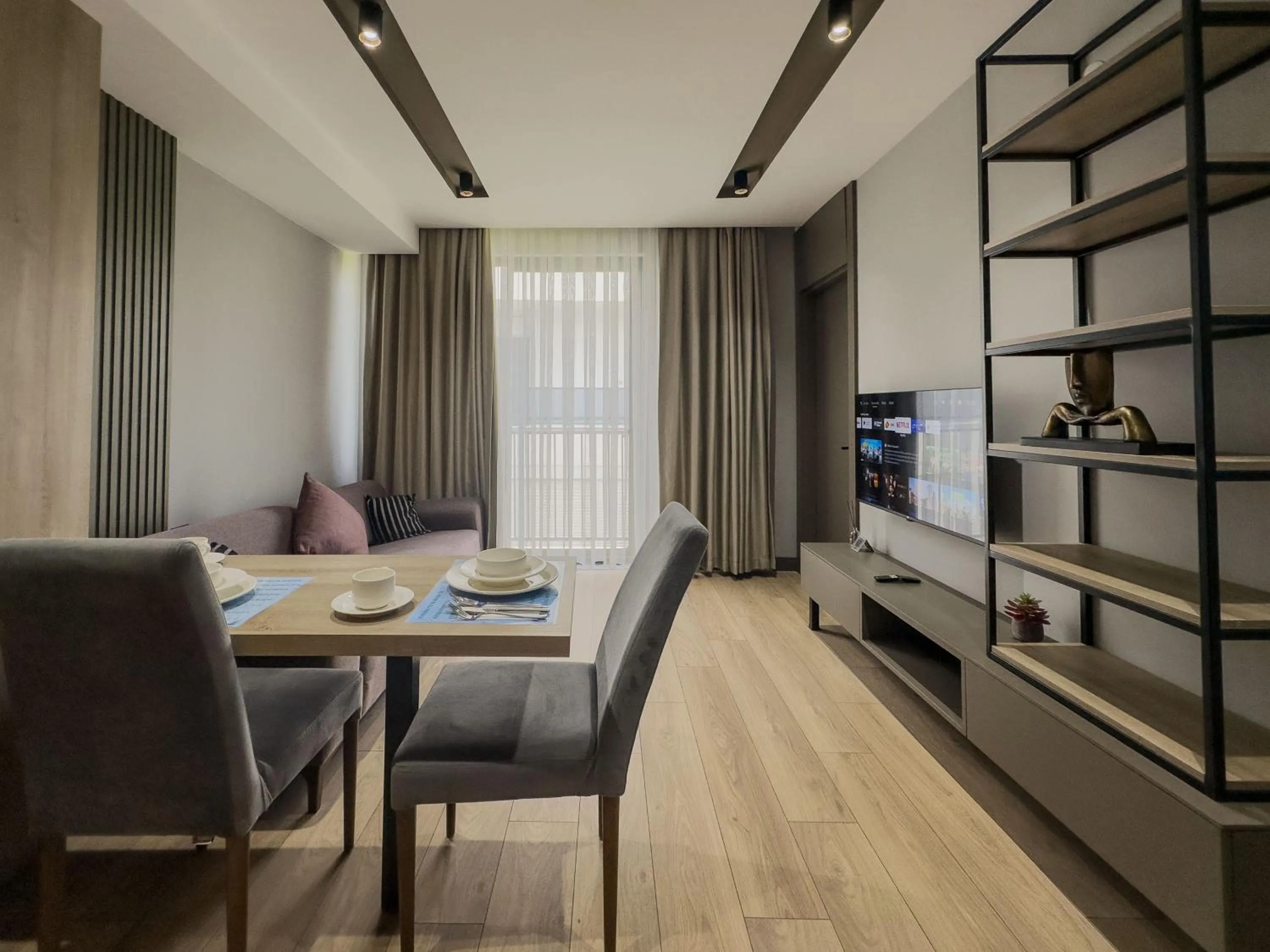 TV and multimedia in Leaf River Suites