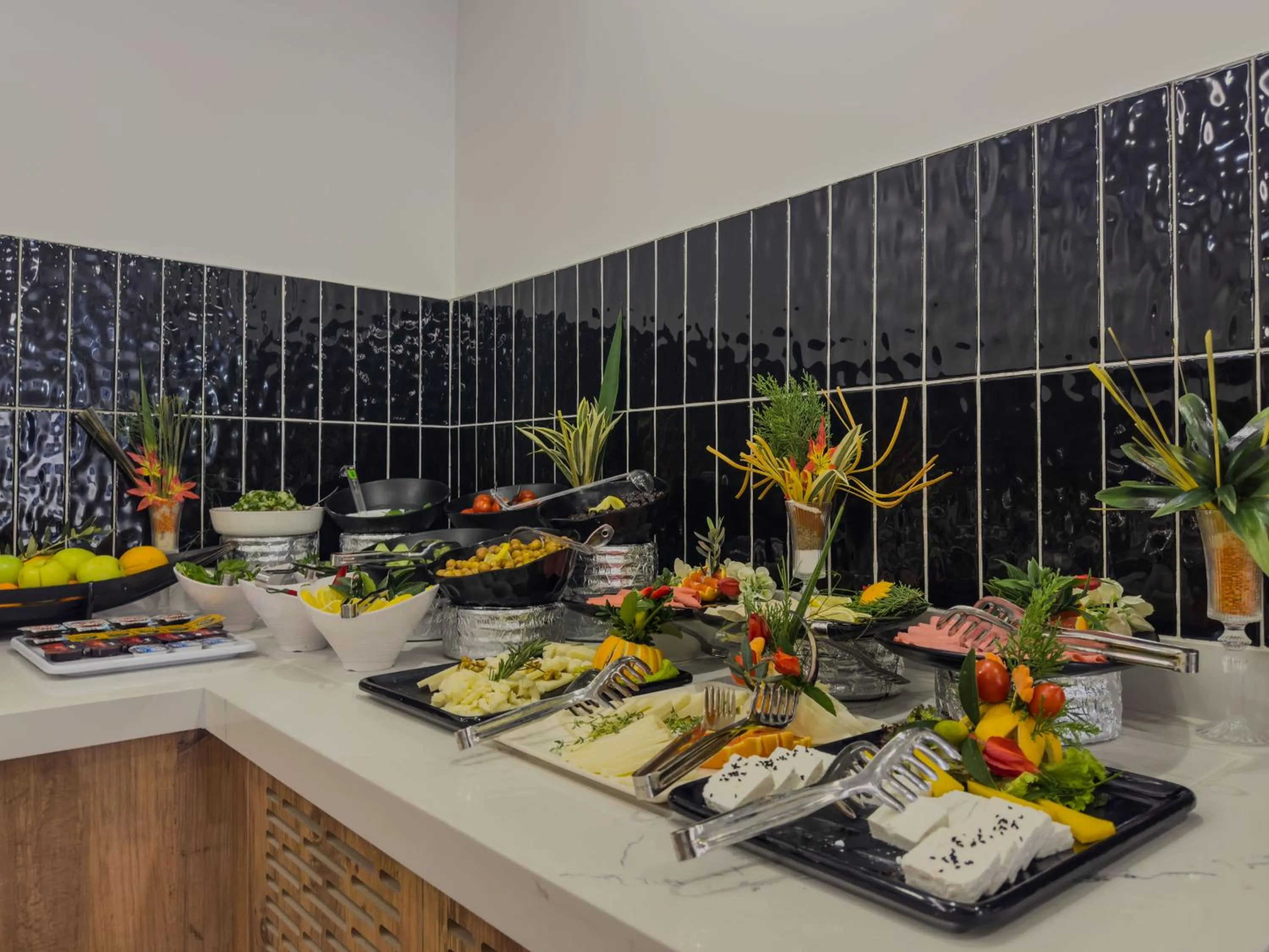 Restaurant/places to eat in Leaf River Suites