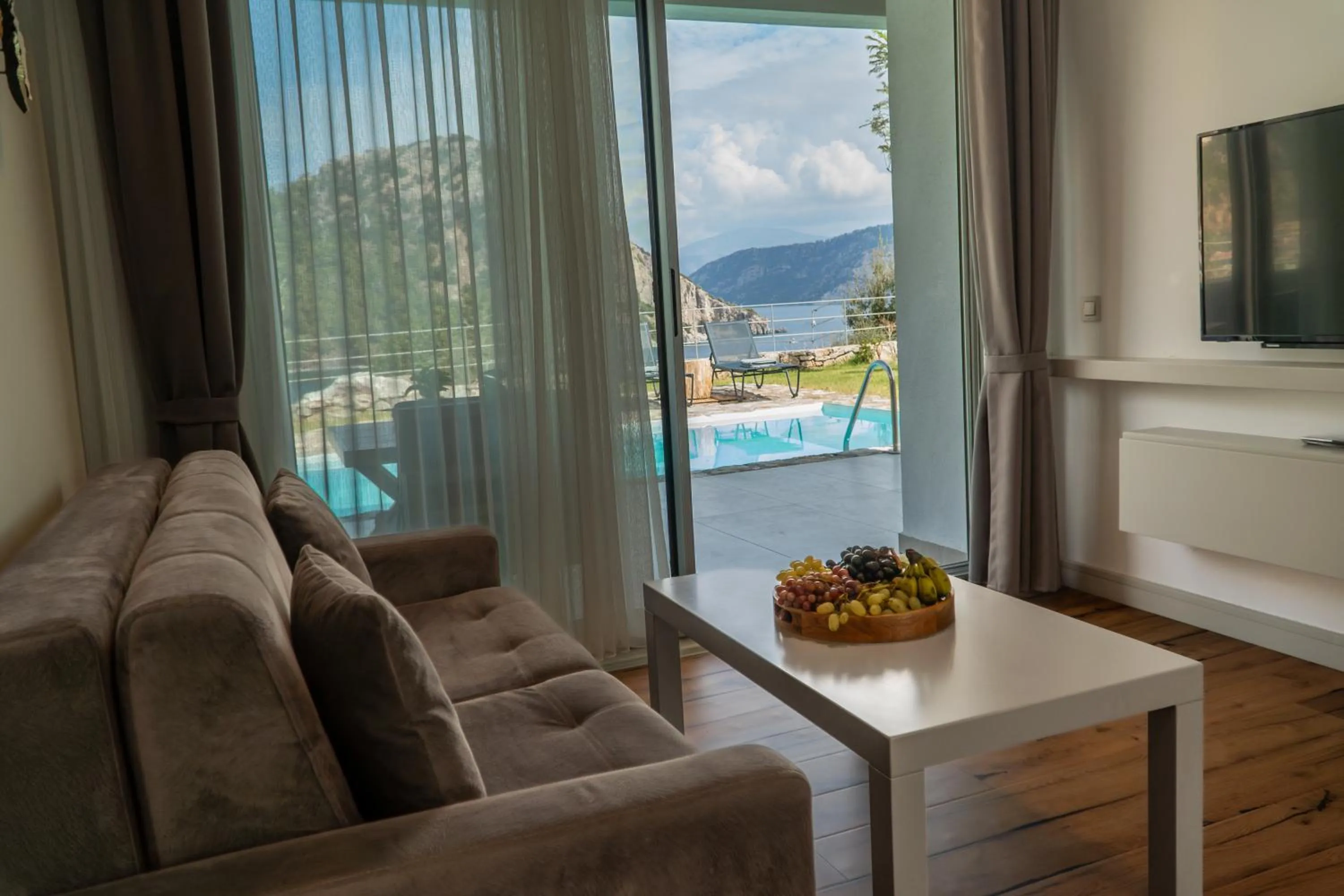 TV and multimedia in Z-Villas Beach Hotel