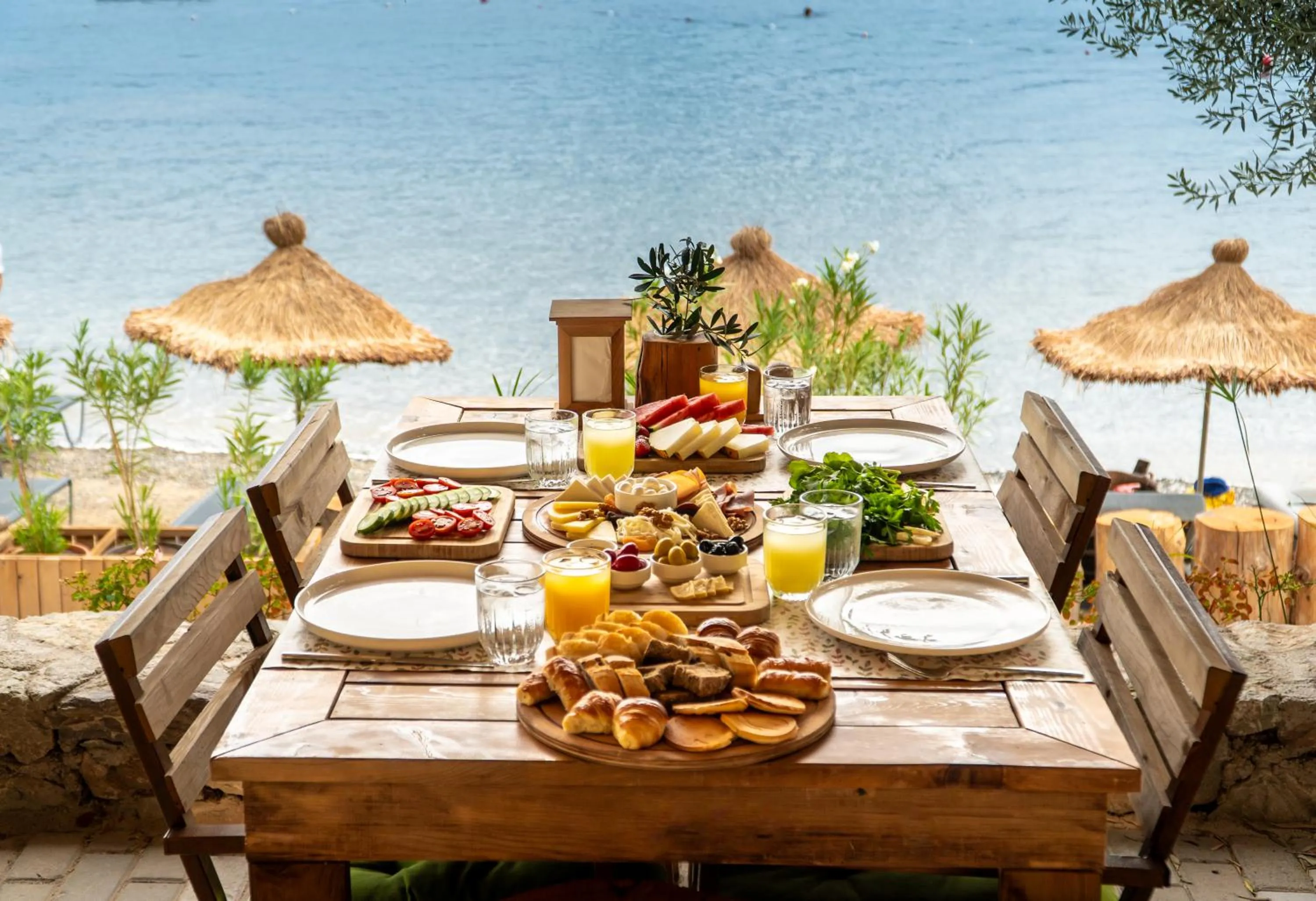 Restaurant/places to eat in Z-Villas Beach Hotel