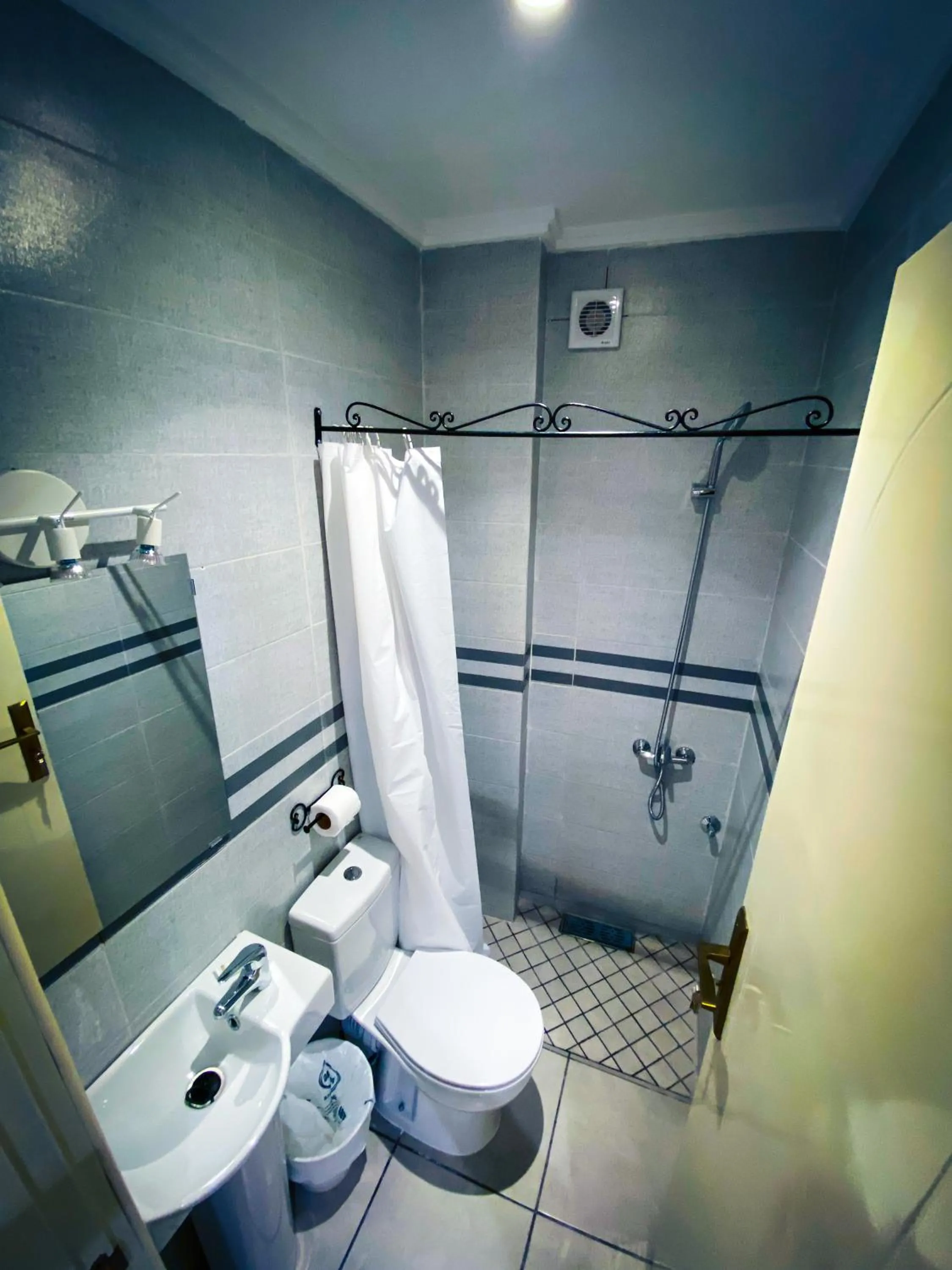 Shower in Hotel Marrakech