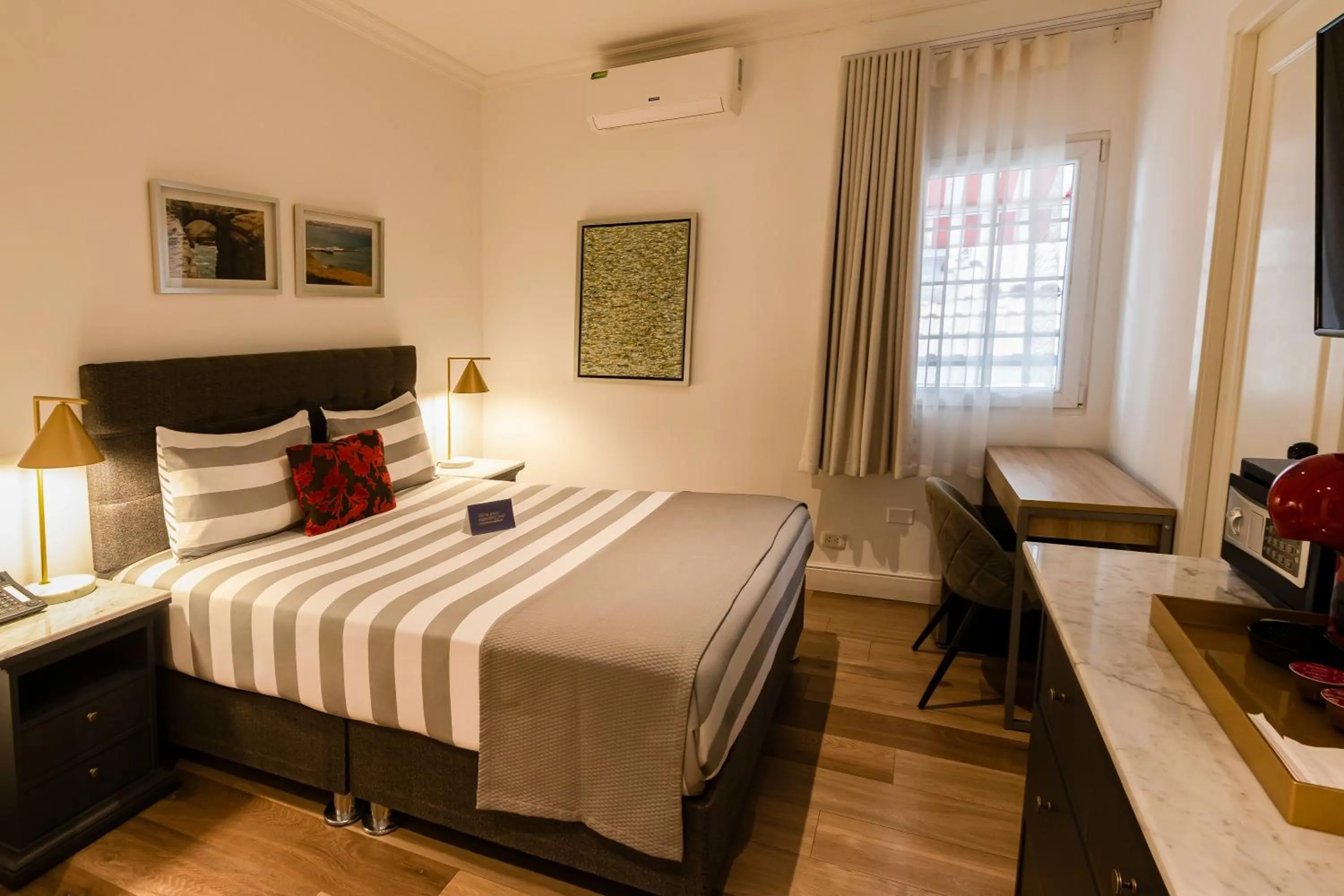 Bedroom, Bed in Blu Hotel Boutique