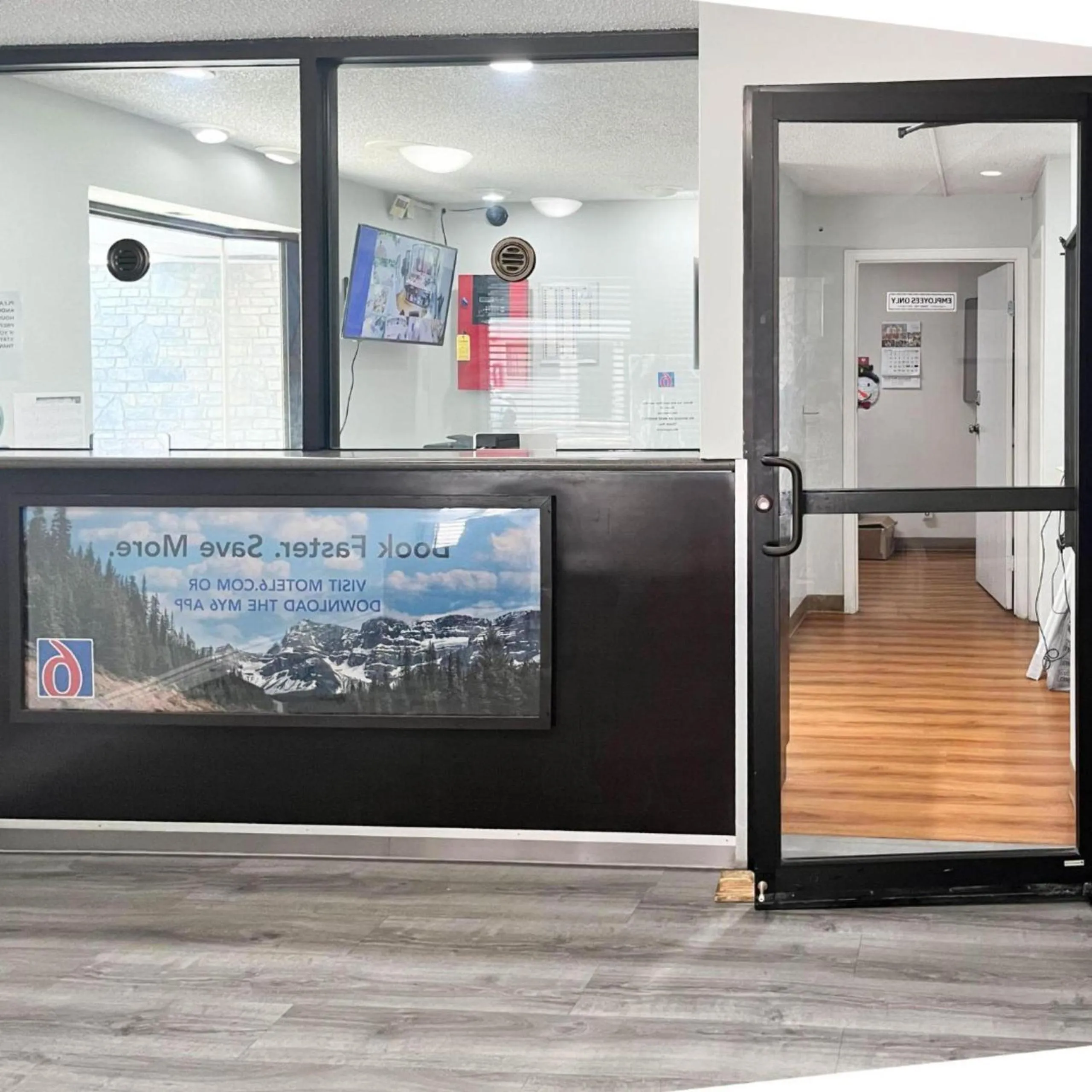 Facade/entrance in Studio 6 Suites Dayton OH Englewood