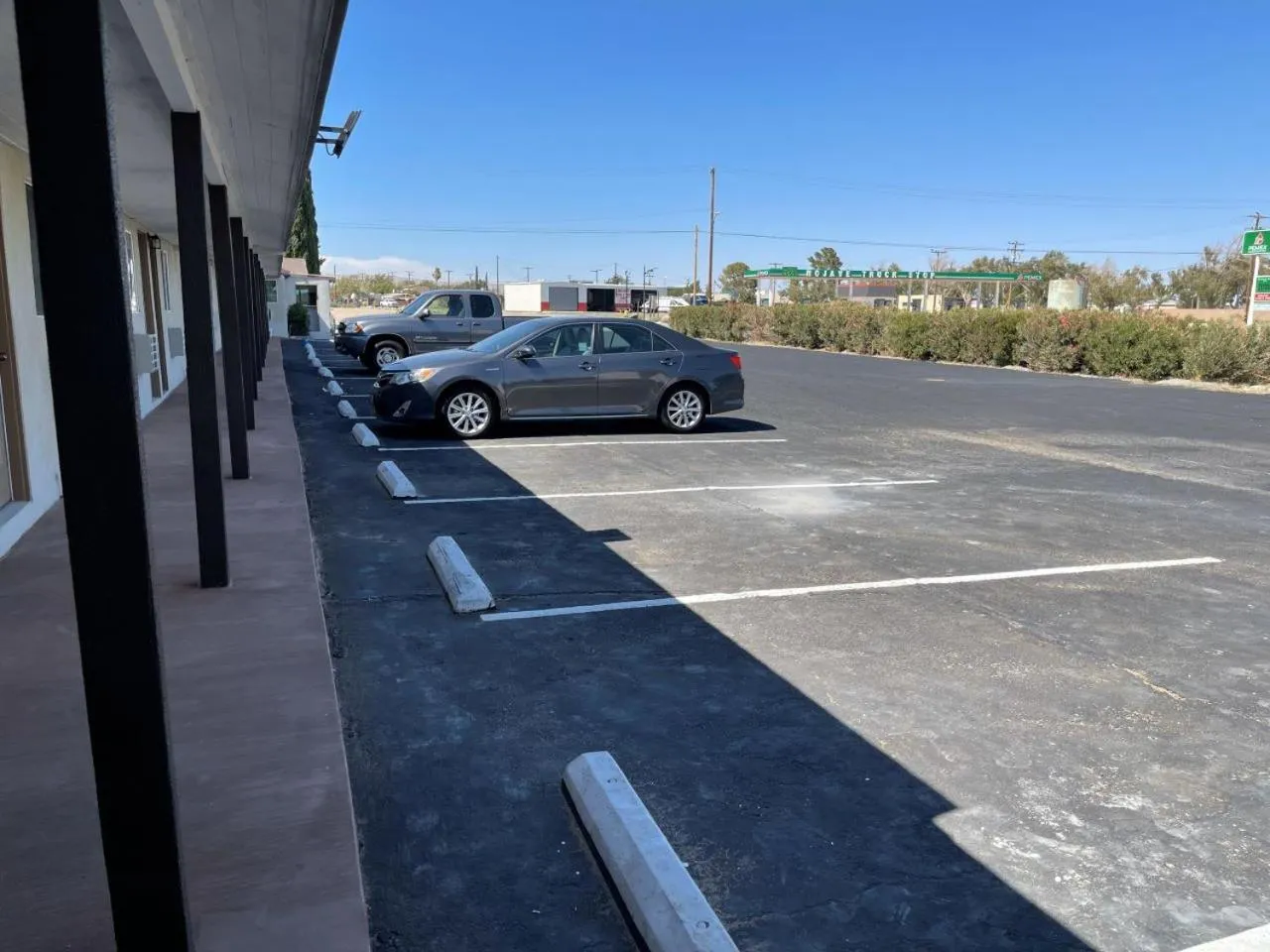 Parking in Palm Inn