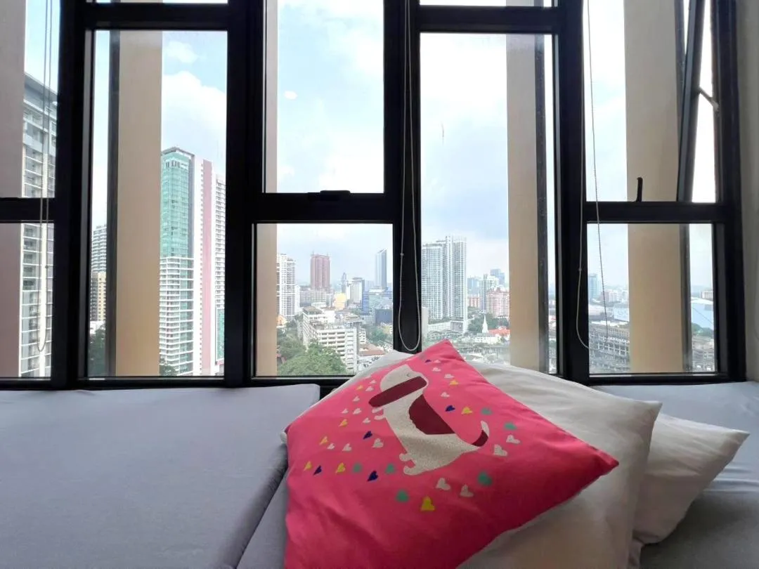 Seating area, Bed in Ceylonz Suite, Bukit Bintang by MK HOME