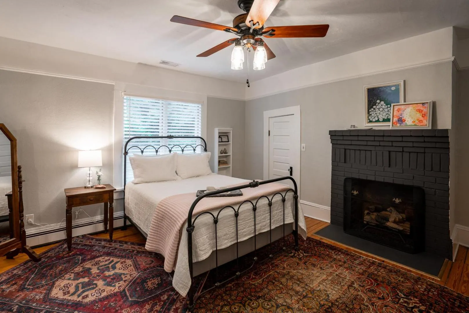 Bedroom, Bed in Beechwood Inn