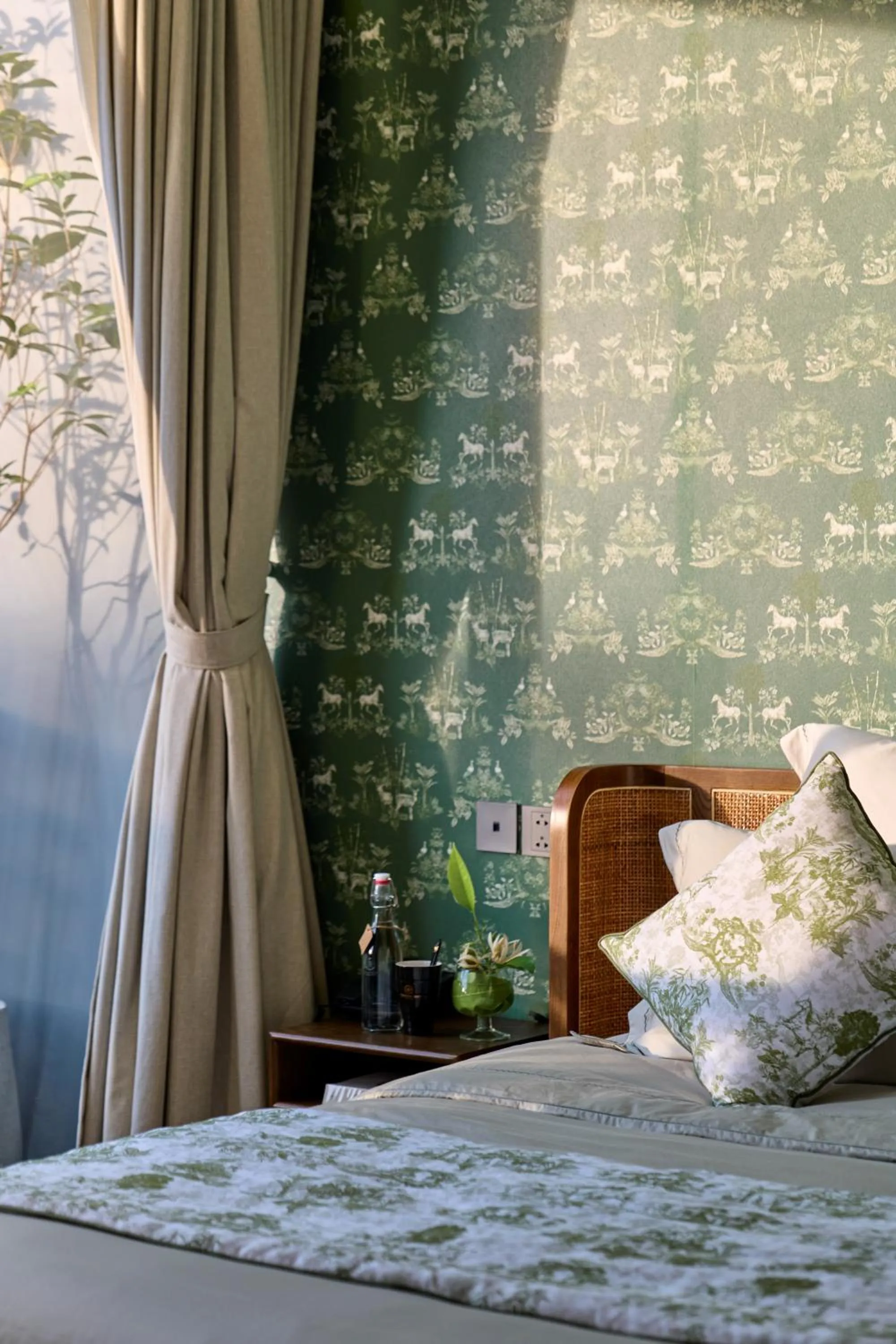 Bed in The Coffee City - Healing & Retreats