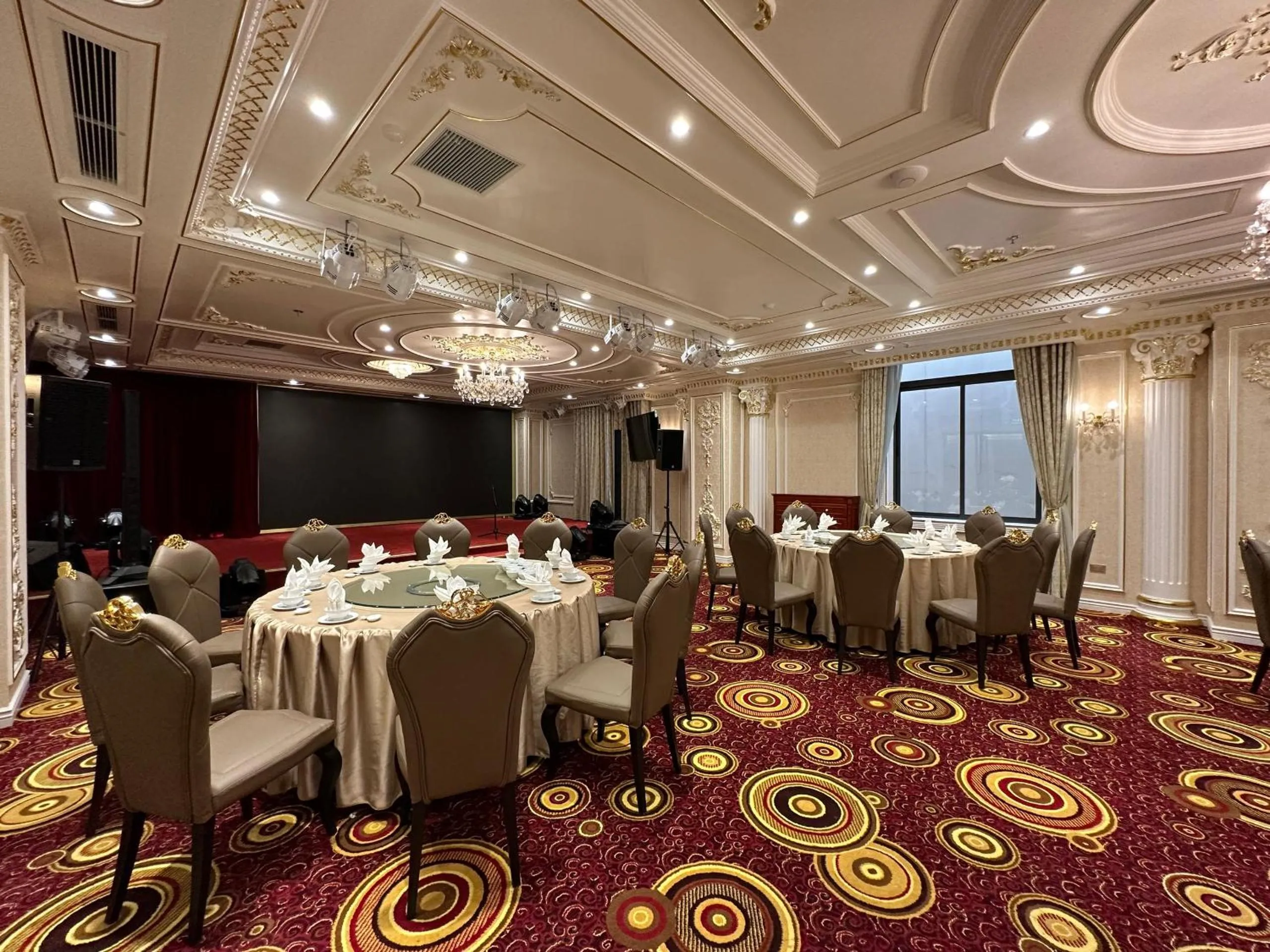 Restaurant/places to eat in Kinh Bắc Palace Hotel