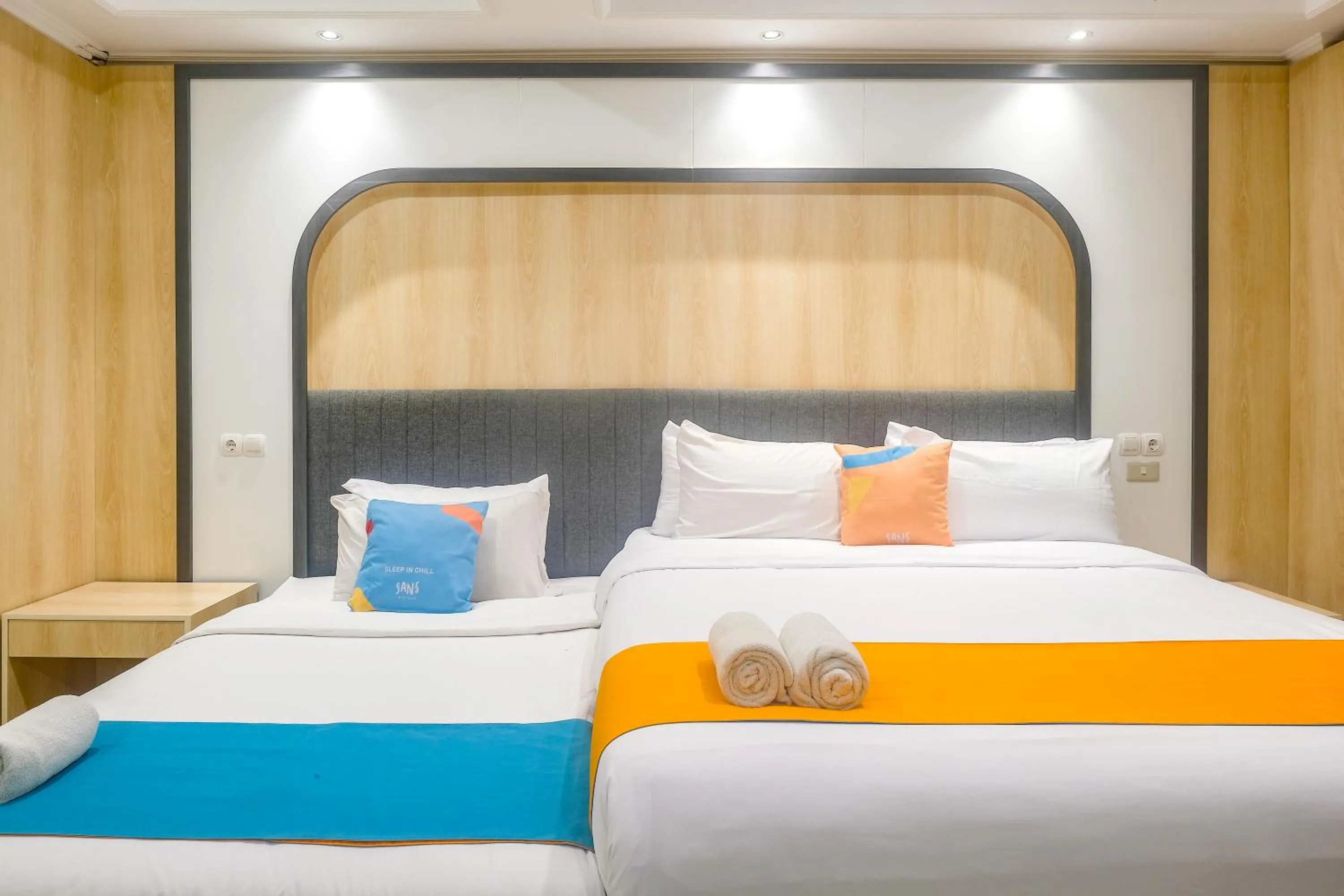 Bed in Sans Hotel City Park Medoho Semarang