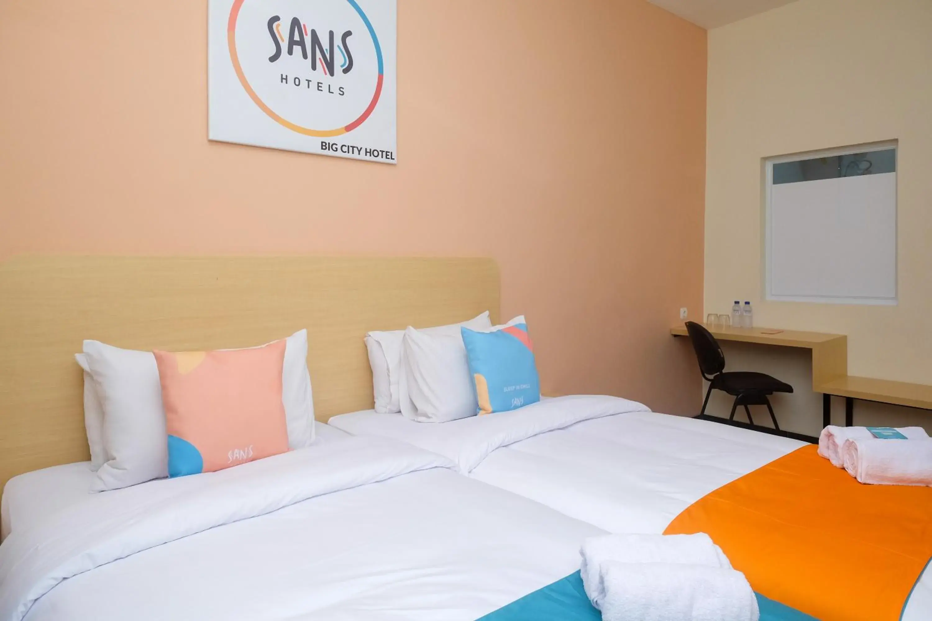 Deluxe Twin Room - single occupancy in Sans Hotel City Park Medoho Semarang Deluxe Twin Room - single occupancy in Sans Hotel City Park Medoho Semarang