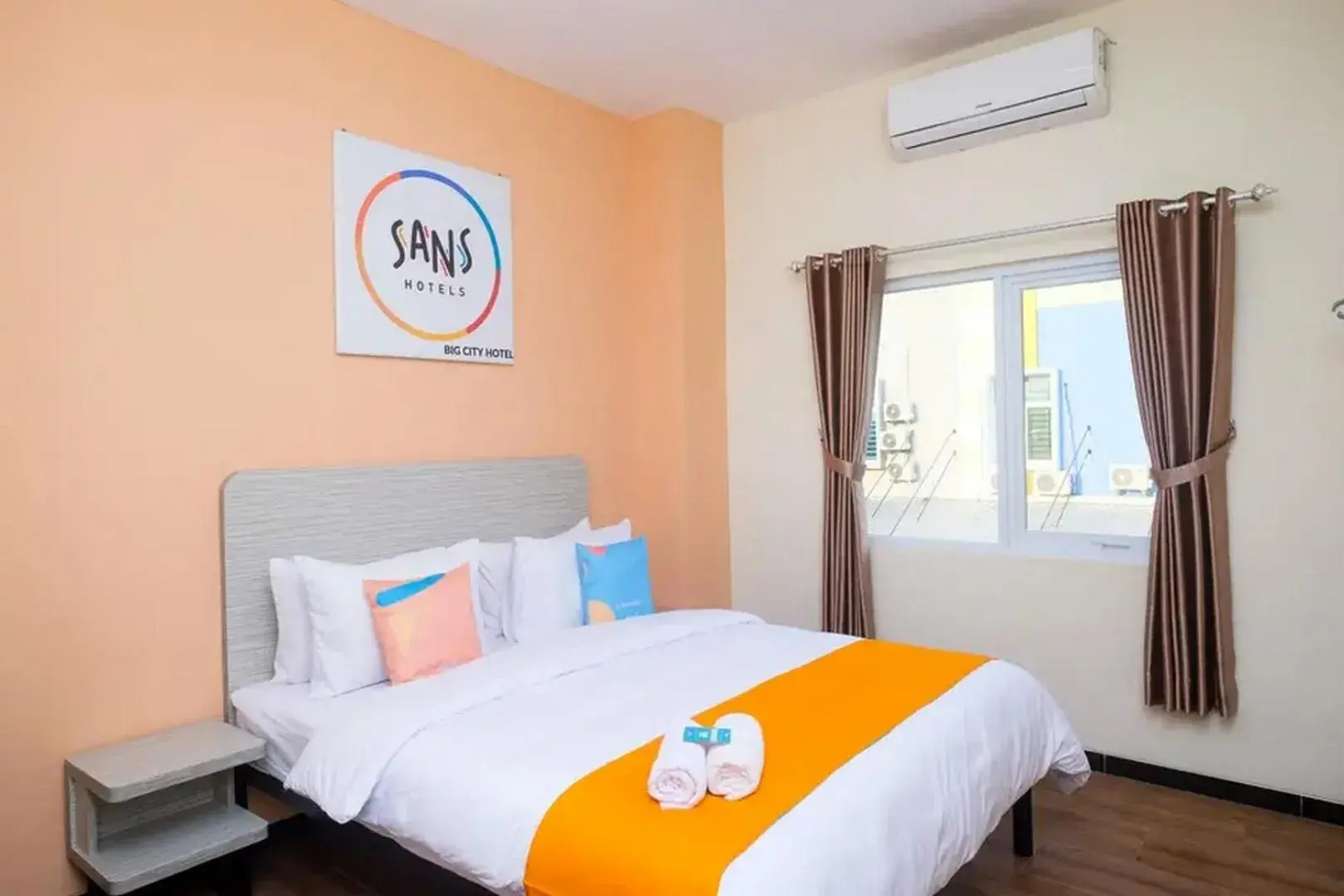 Deluxe Room - single occupancy in Sans Hotel City Park Medoho Semarang Deluxe Room - single occupancy in Sans Hotel City Park Medoho Semarang