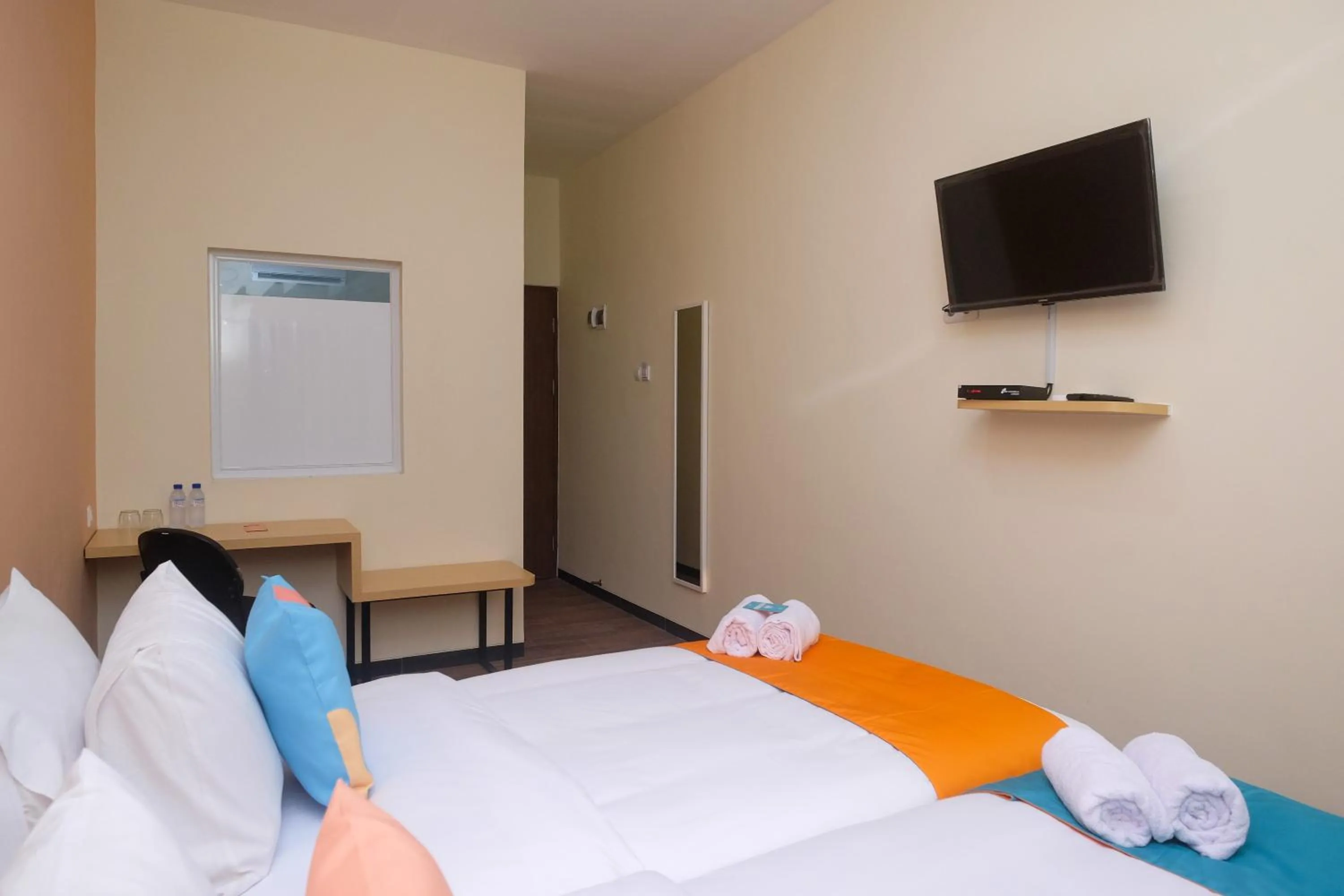 Bedroom, Bed in Sans Hotel City Park Medoho Semarang