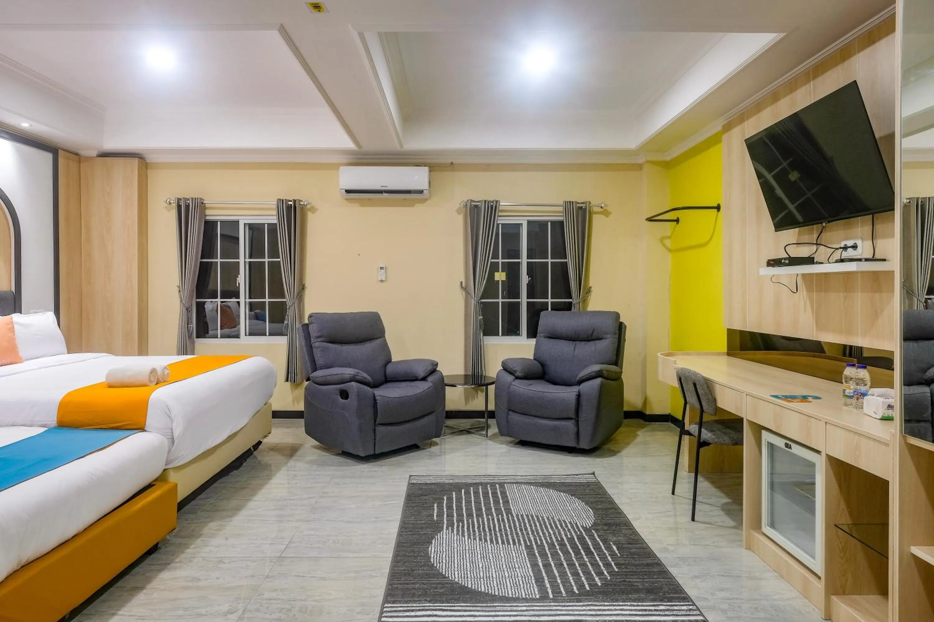 Bedroom, Bed in Sans Hotel City Park Medoho Semarang