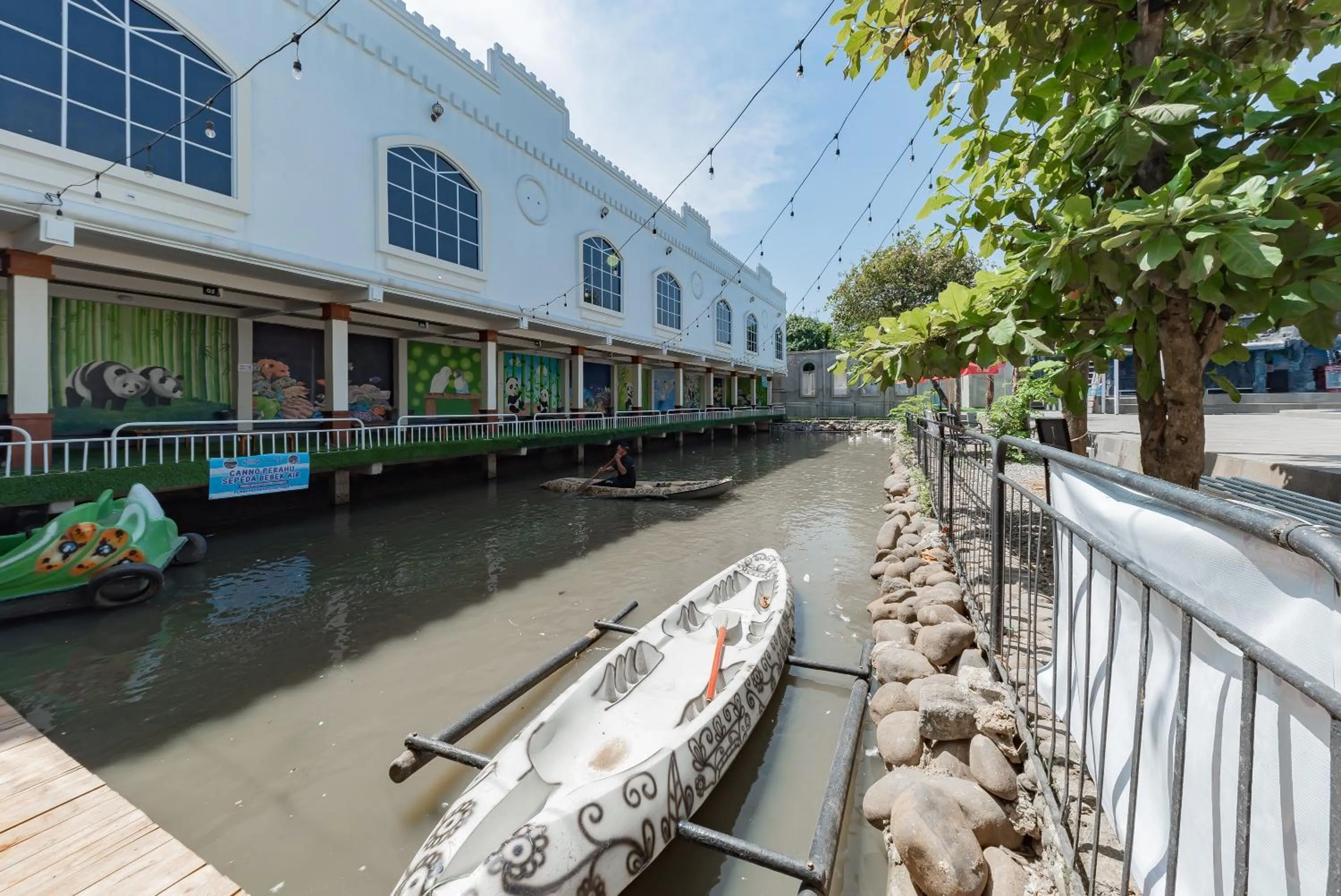 Property building in RedDoorz @ Niagara Waterpark