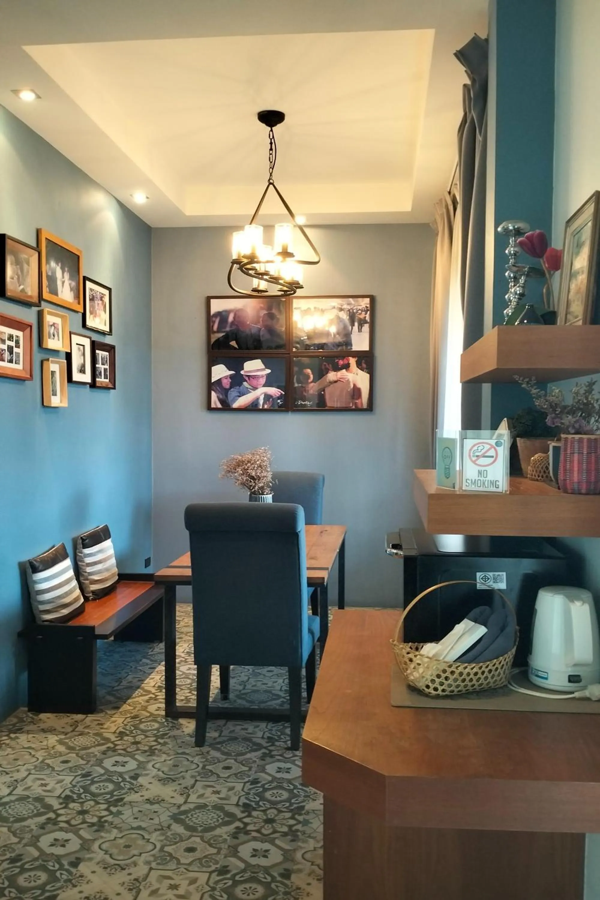 Seating area in I-Destiny Gallery Resort