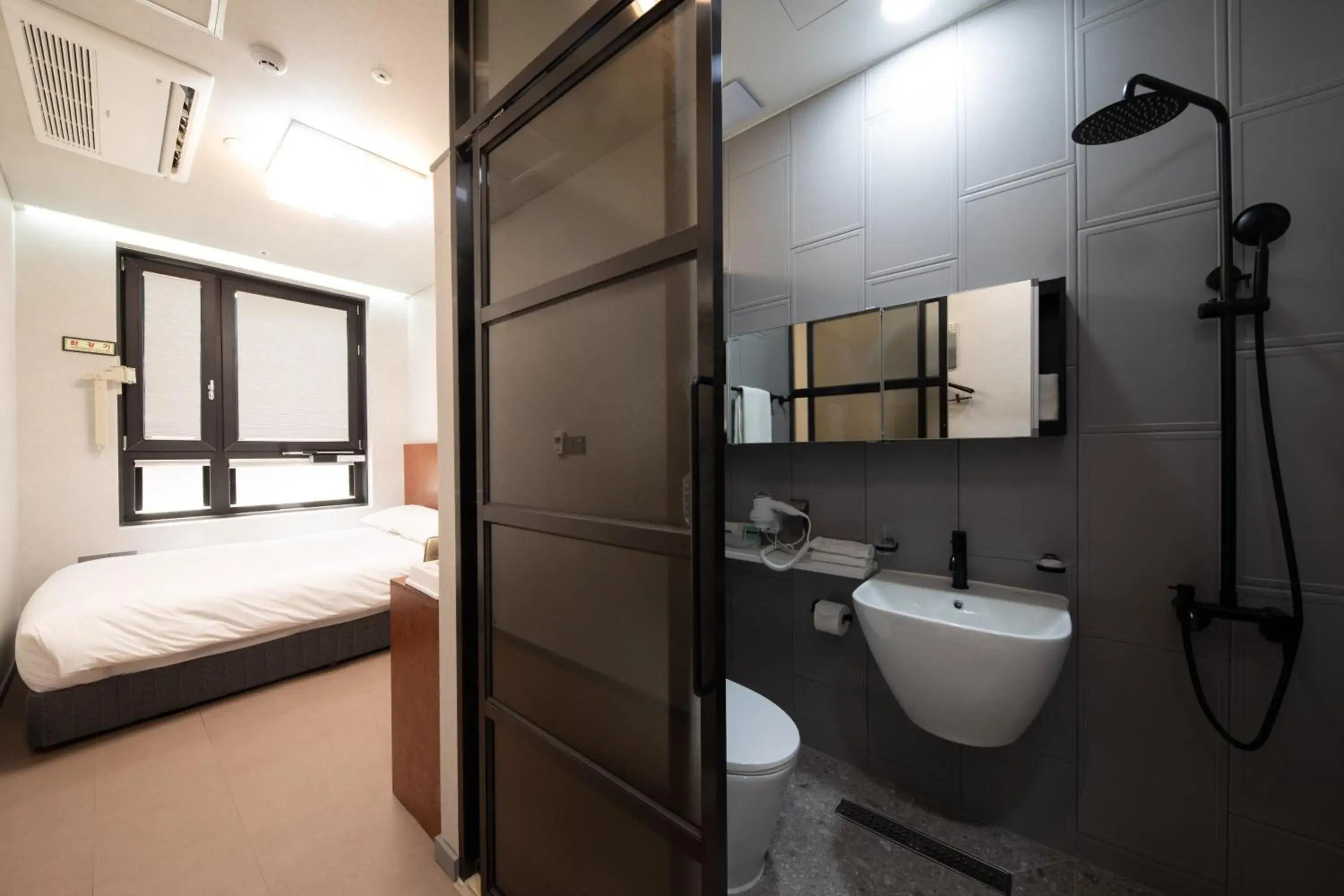 Semi Mini Double Room - No View in Hotel DM Semi Mini Double Room - No View in Hotel DM