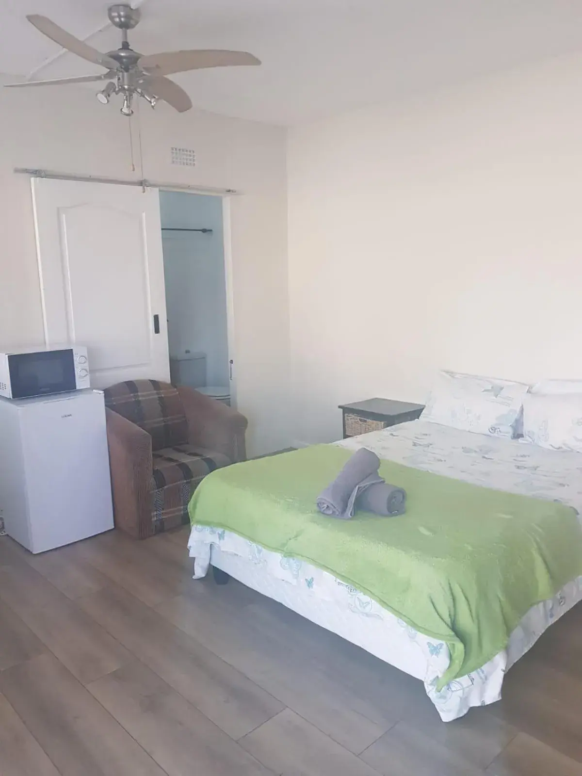 Deluxe Queen Room in Albatross Beach Guest House Deluxe Queen Room in Albatross Beach Guest House